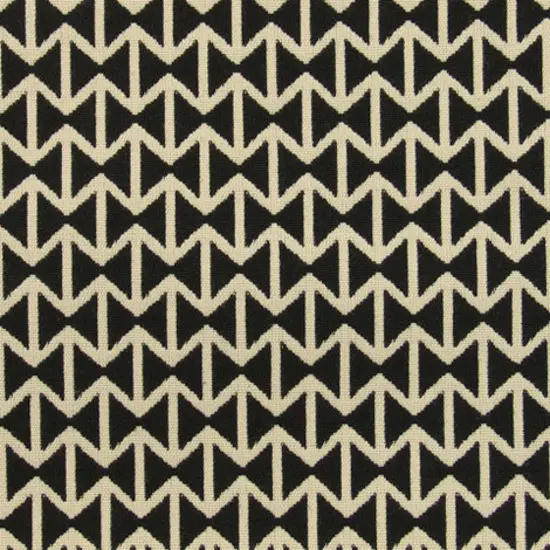 Maharam - Double Triangles 001 Black/White