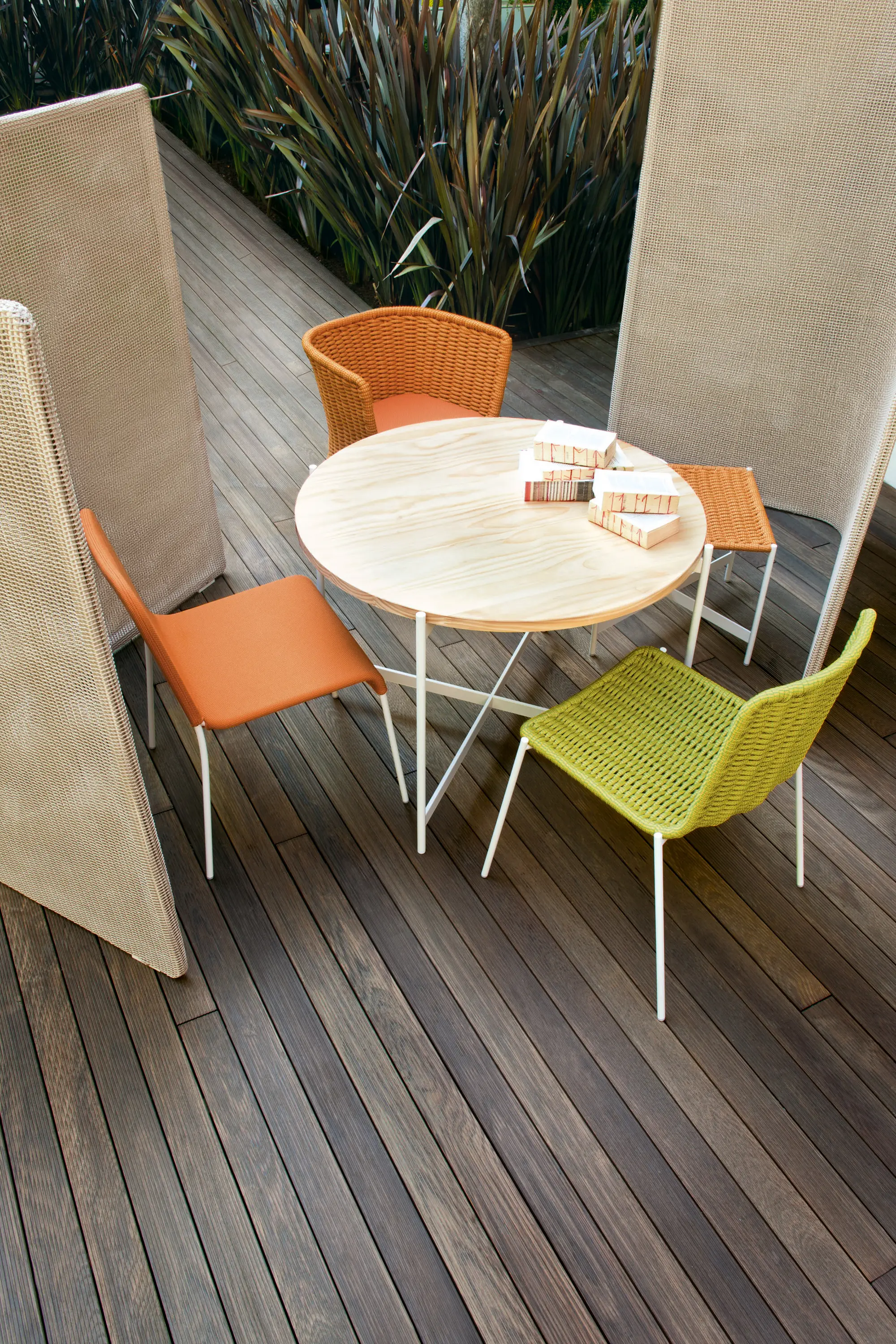 Paola Lenti - Mira | Chair with armrests