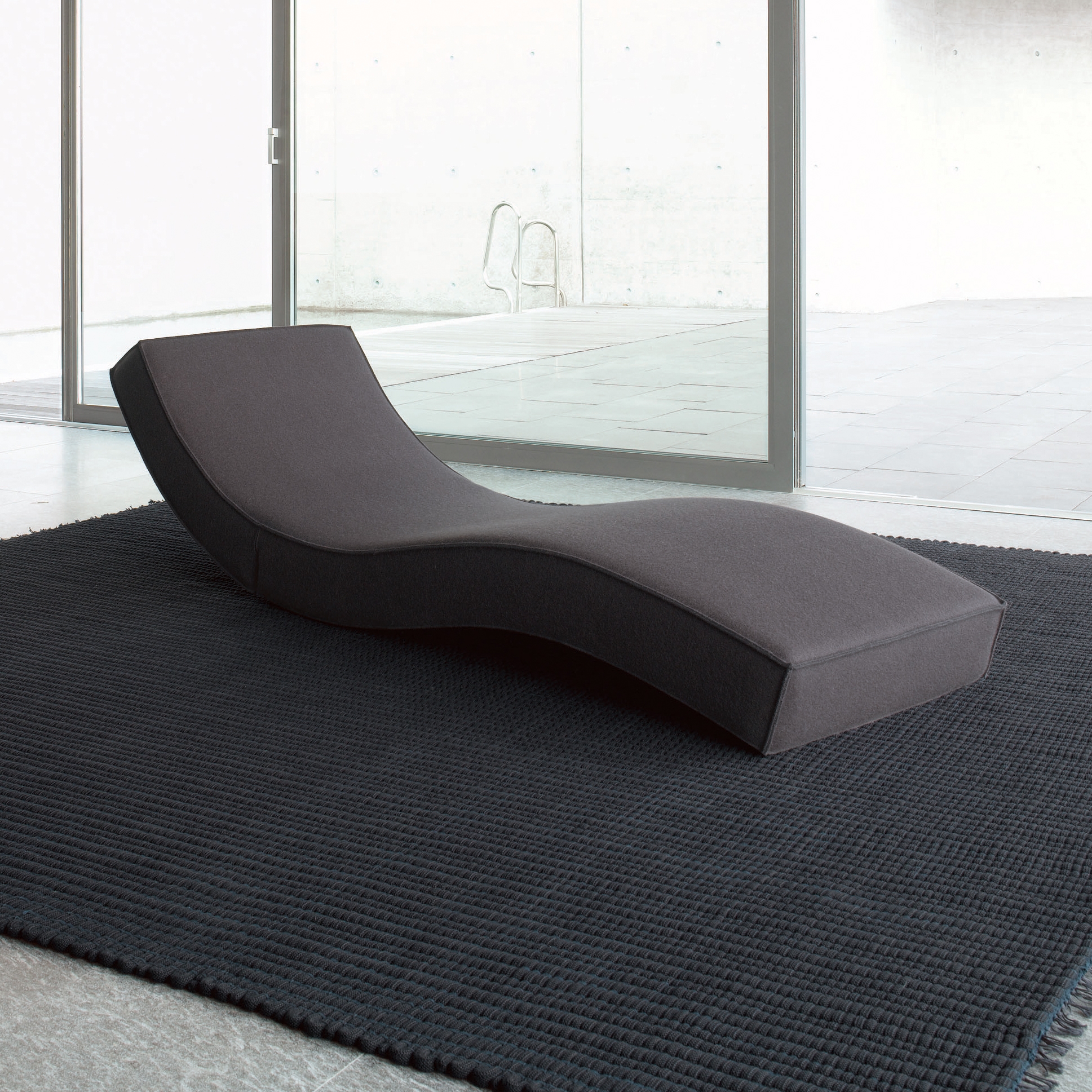 Display product Linea from manufacturer Paola Lenti