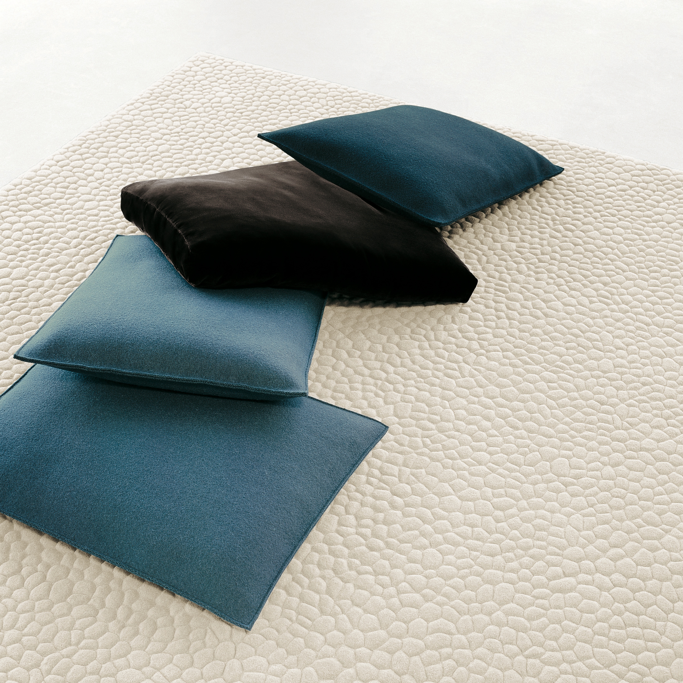 Display product Shore from manufacturer Paola Lenti