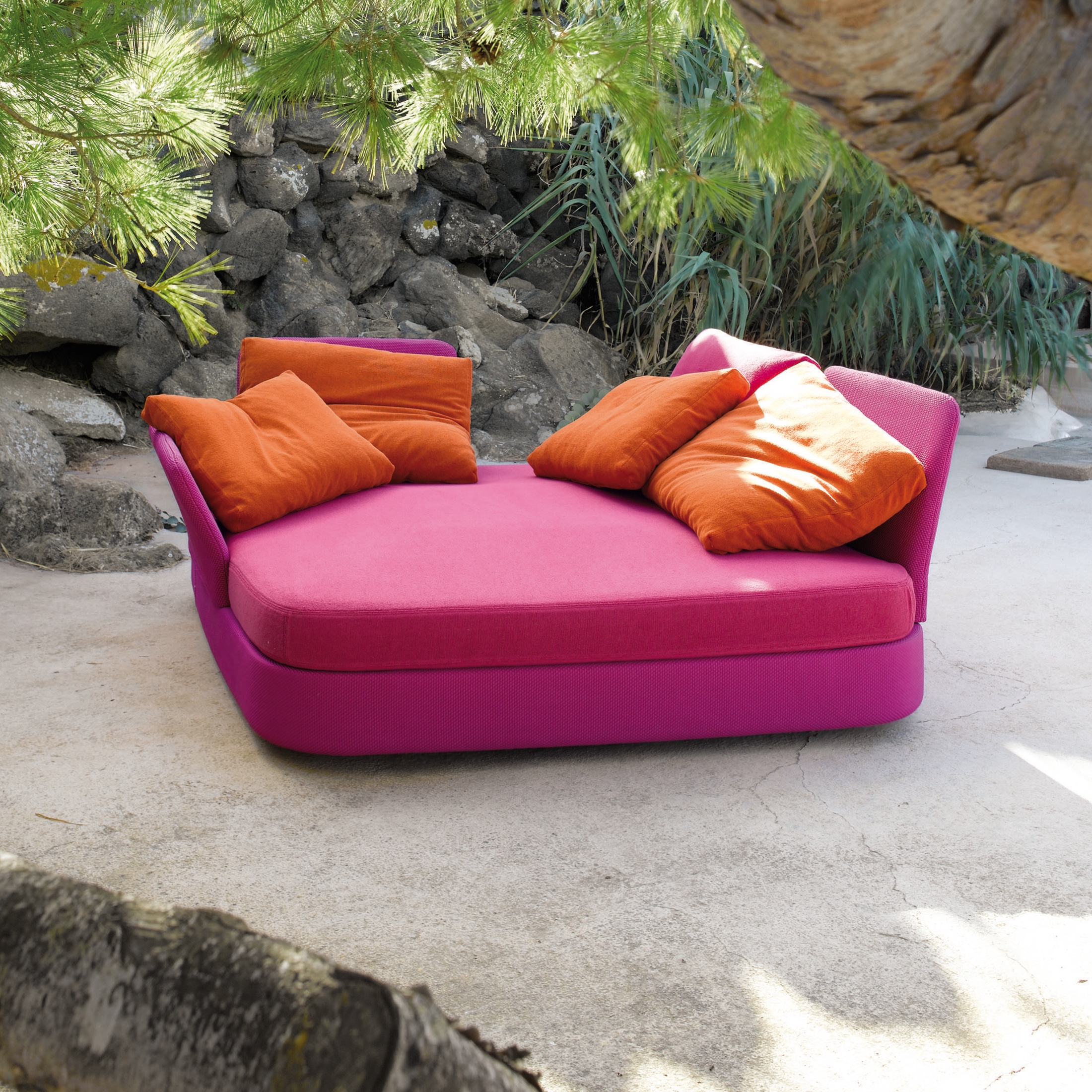 Display product Cove from manufacturer Paola Lenti
