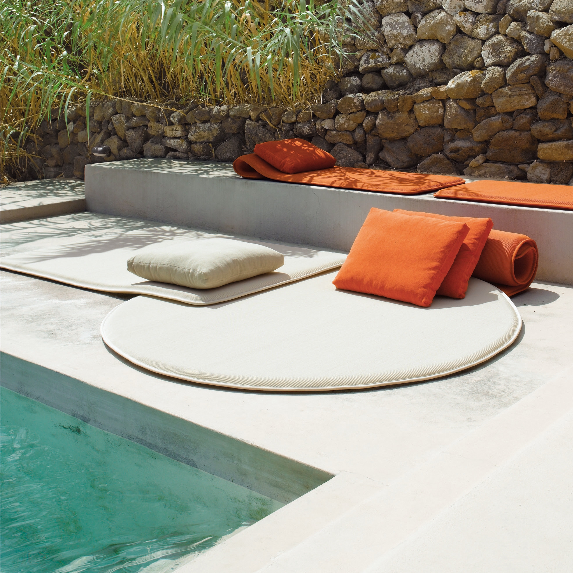 Display product Flex from manufacturer Paola Lenti