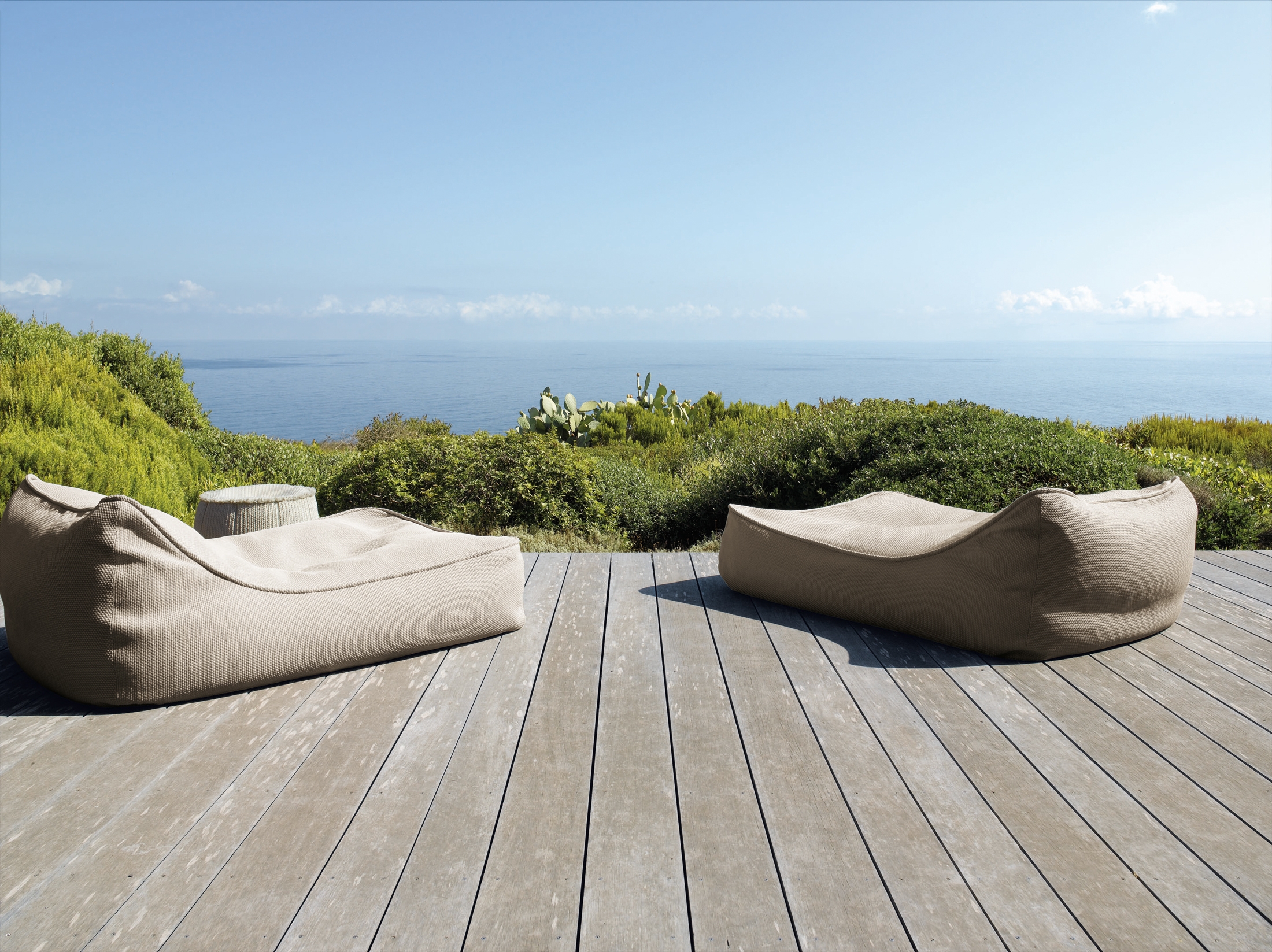 Display product Float from manufacturer Paola Lenti