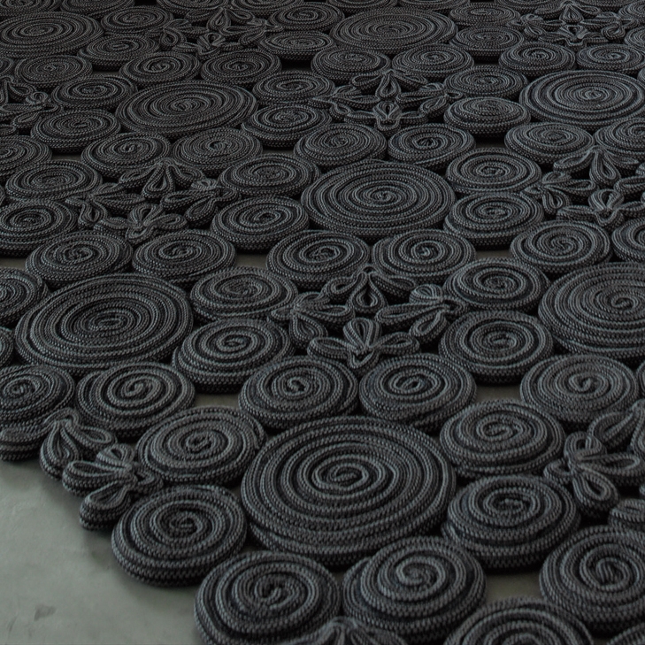 Display product Spin from manufacturer Paola Lenti