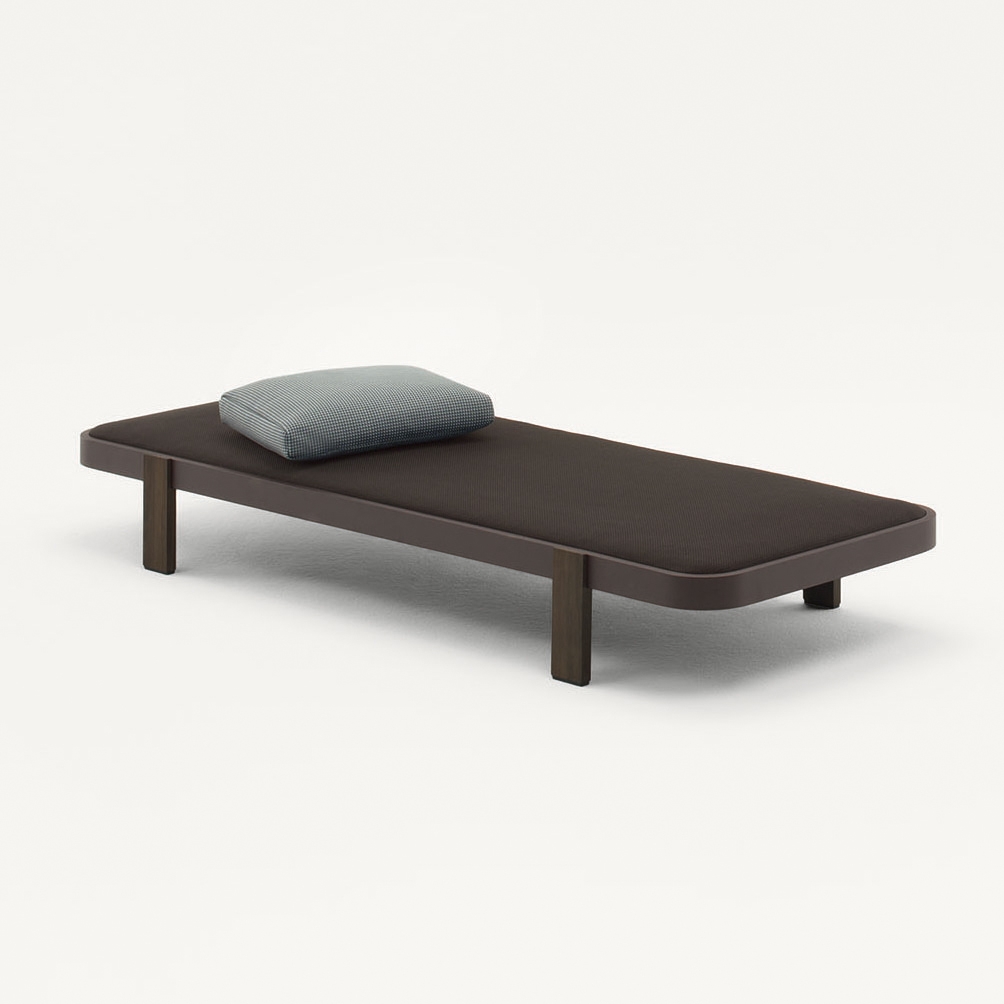 Display product Rams from manufacturer Paola Lenti