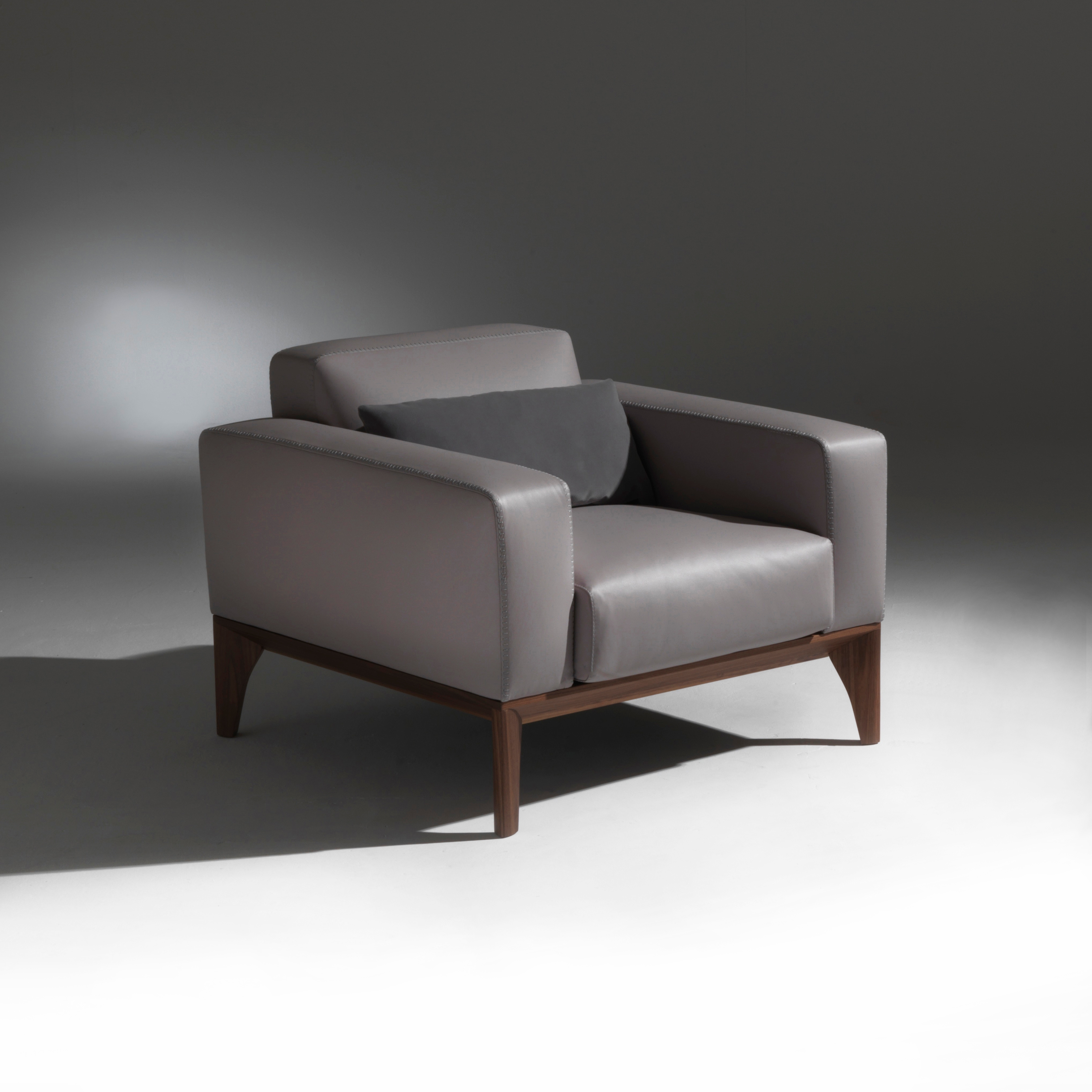 Display product Fellow easychair from manufacturer Porada