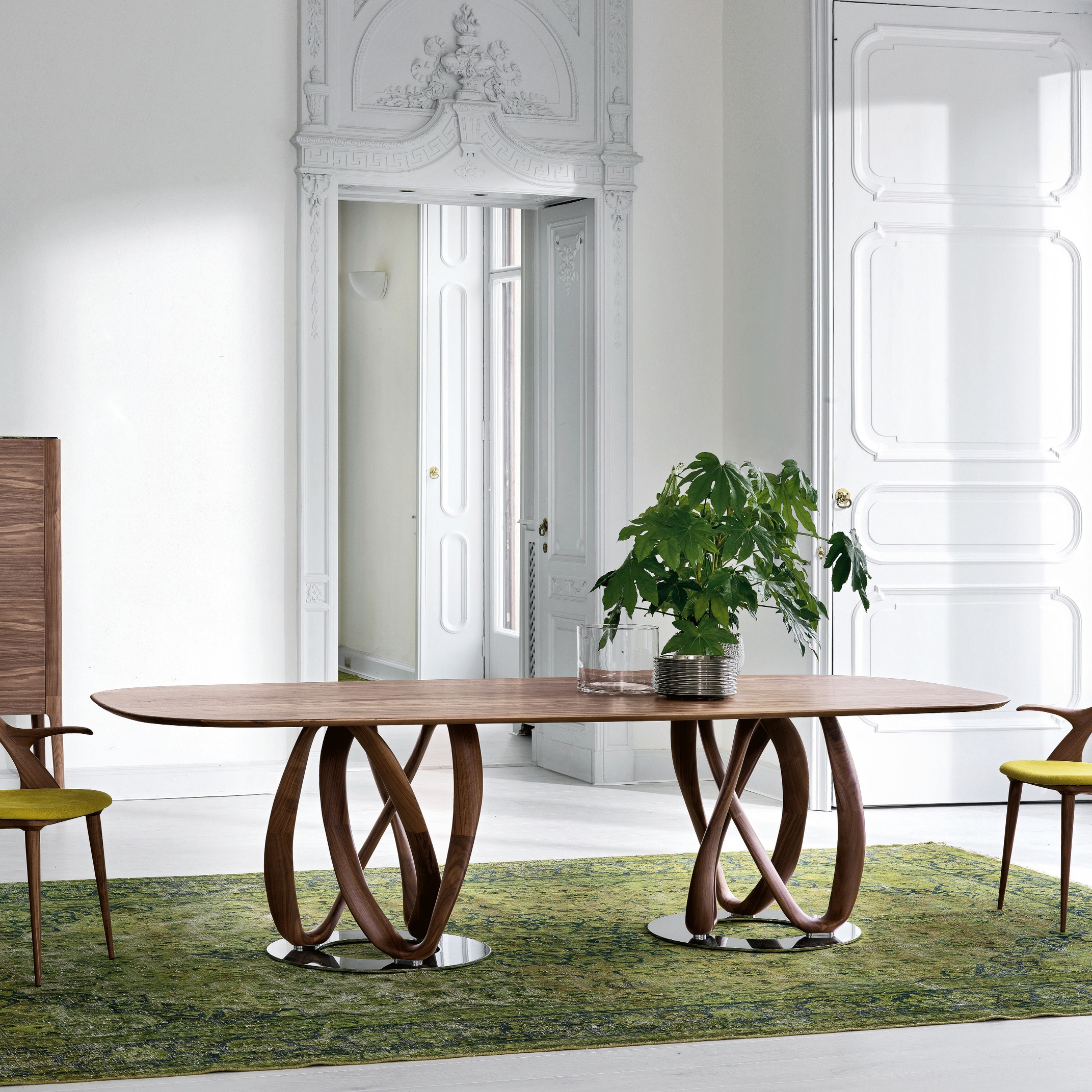 Display product Infinity due basi piano legno - ovale from manufacturer Porada