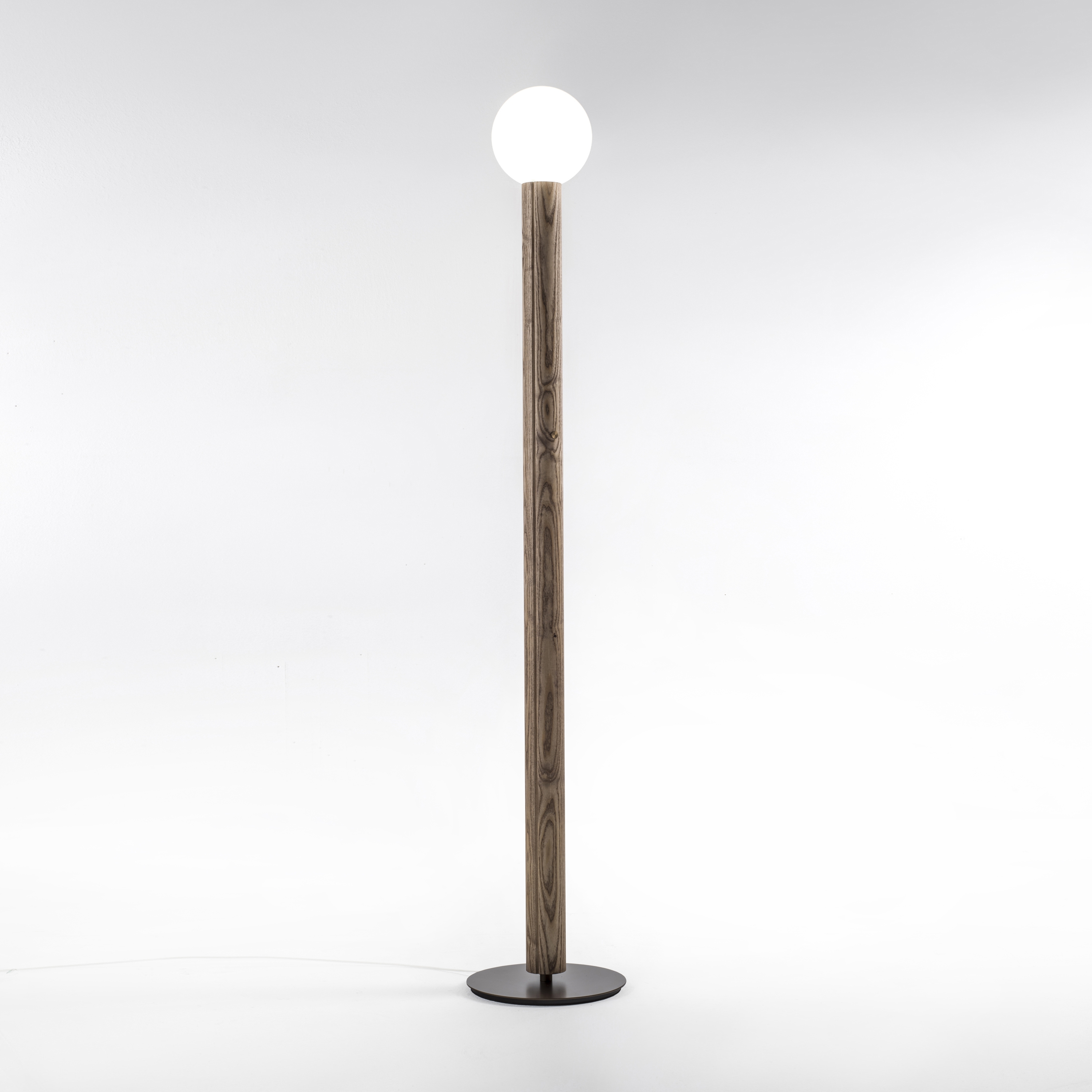 Produkt Lum 180 Lampada Da Terra des Herstellers Porada anzeigen