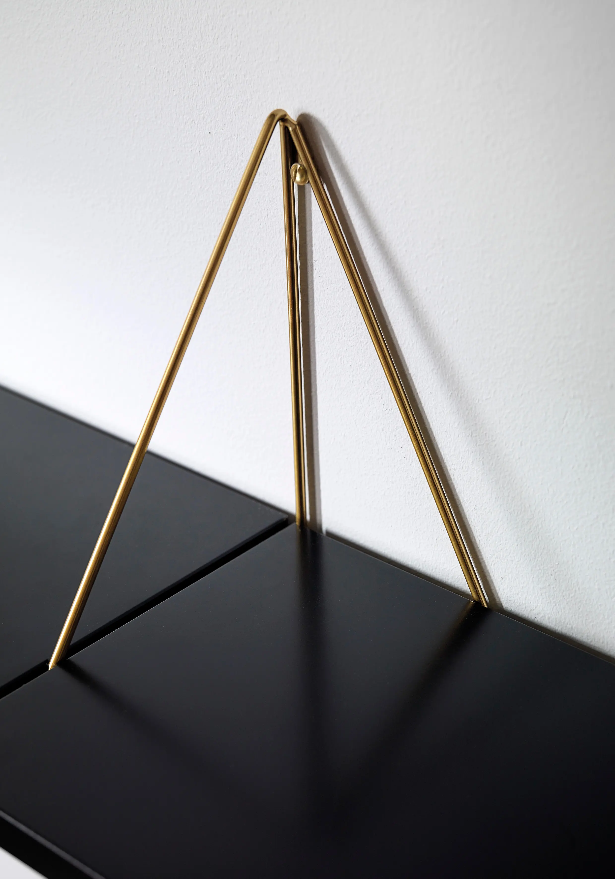 Maze - Pythagoras | XS walnut/black (shelf + brackets)