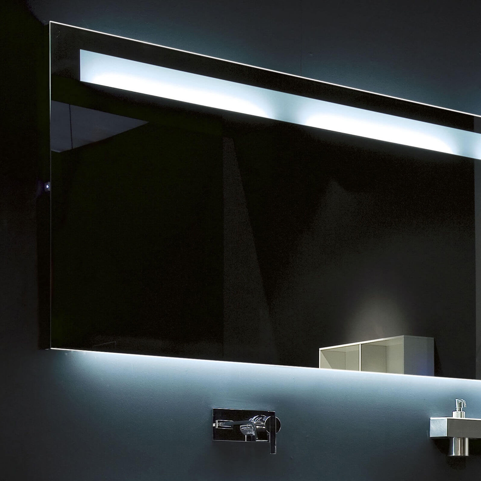 Display product Lampo from manufacturer antoniolupi