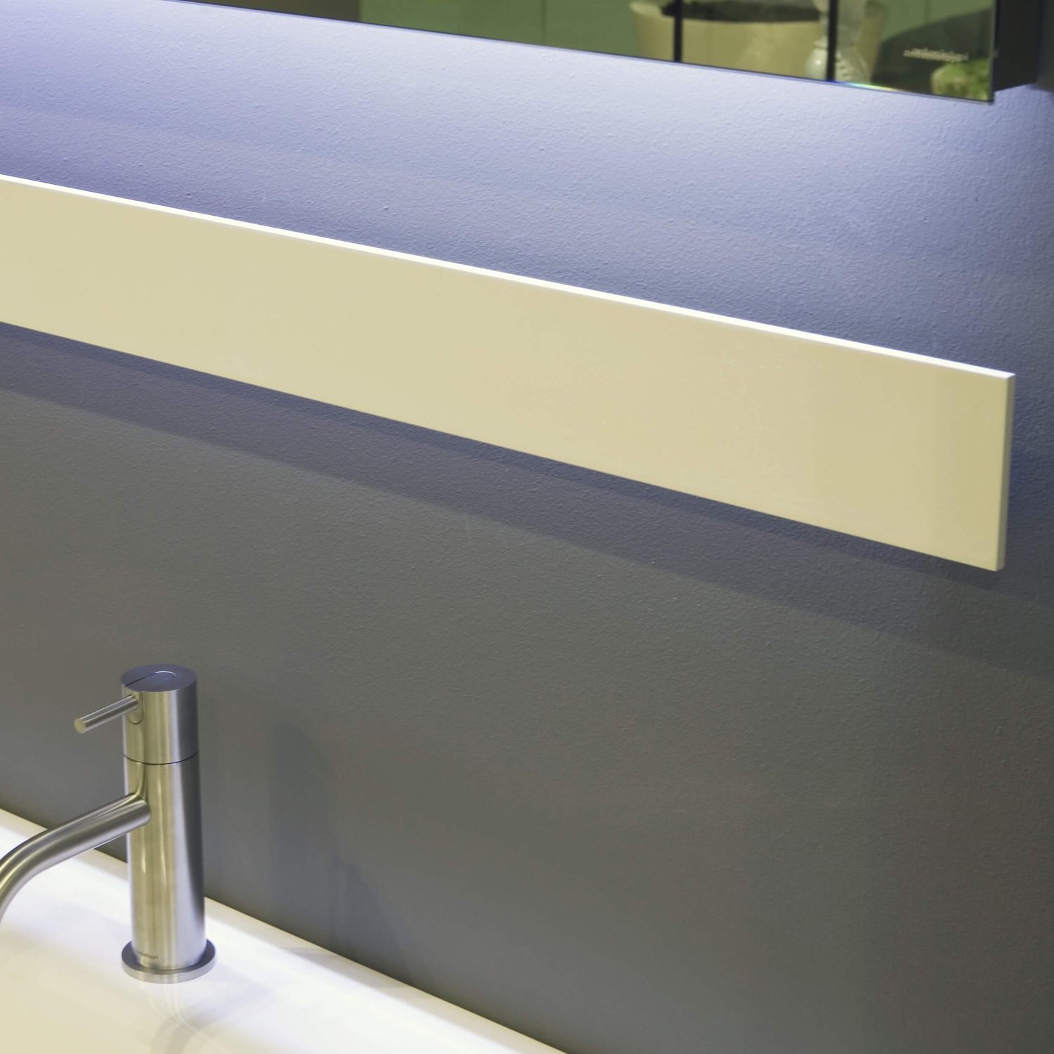Display product Retta from manufacturer antoniolupi
