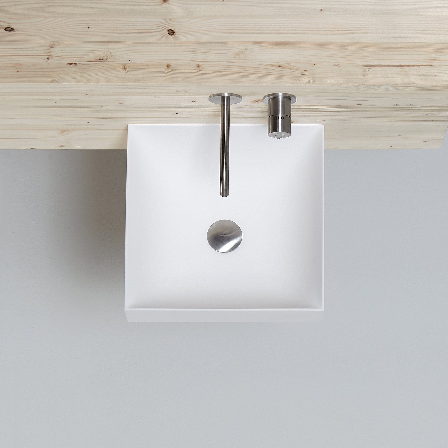 Display product Stratos from manufacturer antoniolupi