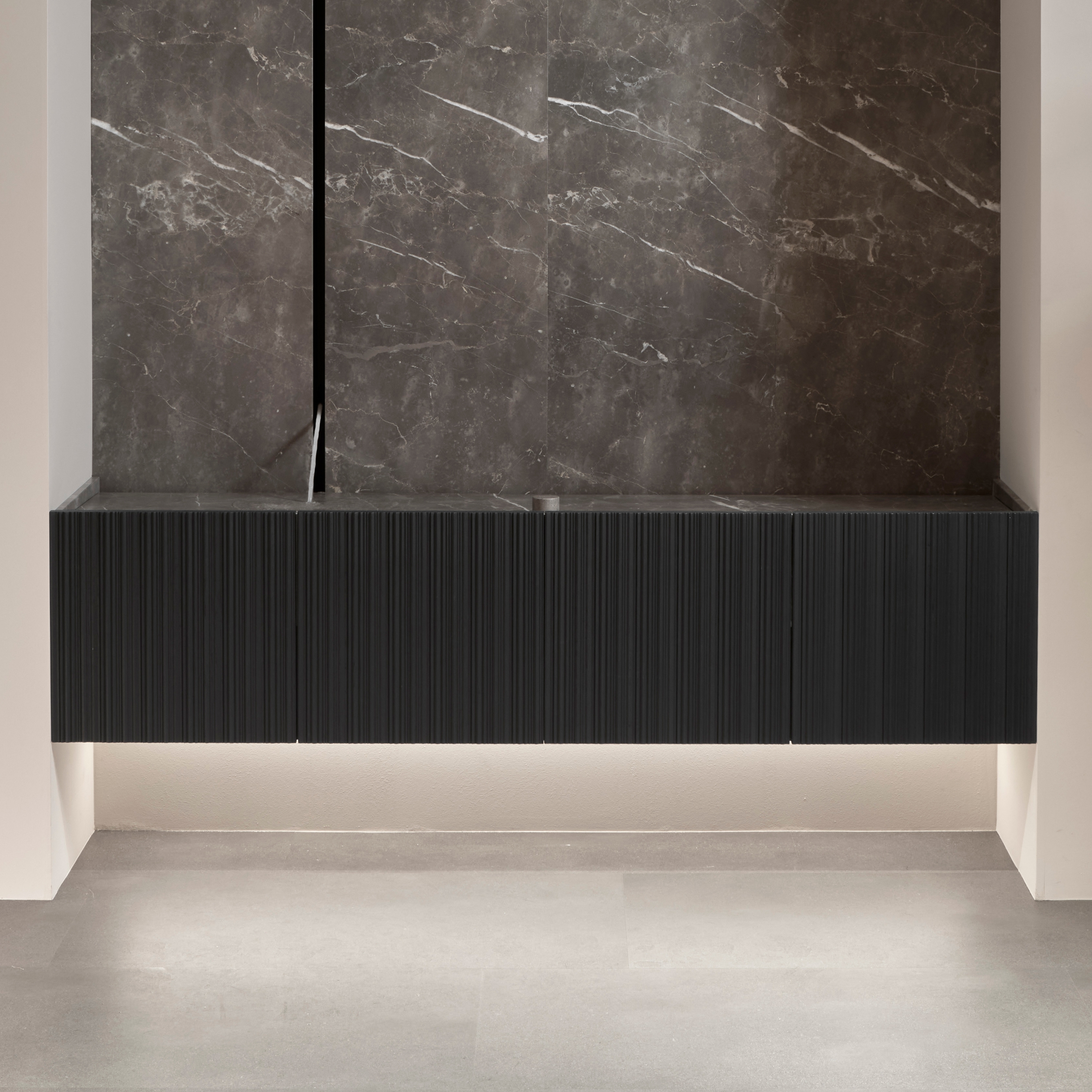 Display product Lineadacqua from manufacturer antoniolupi