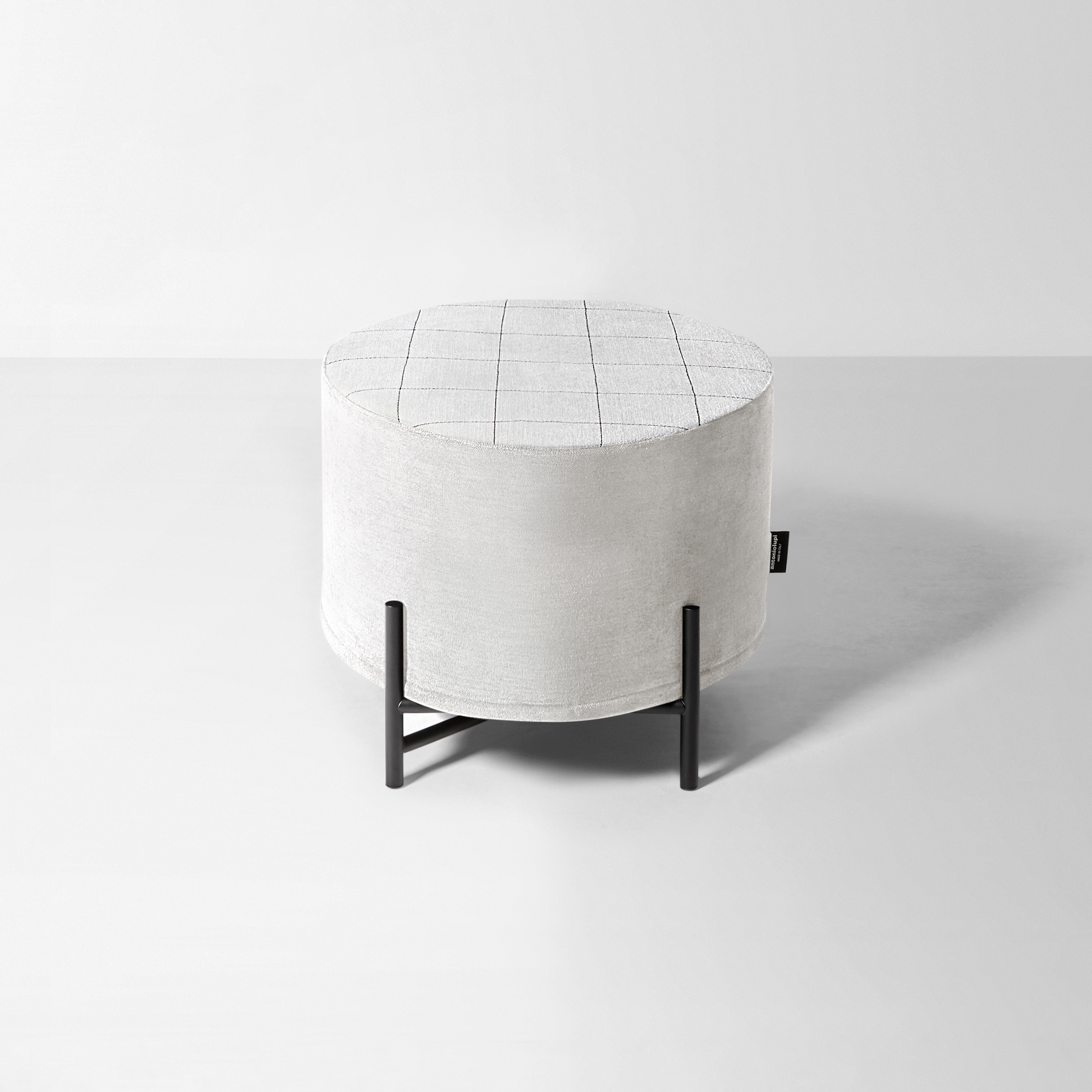 Display product Paesaggi Sospesi Puff from manufacturer antoniolupi
