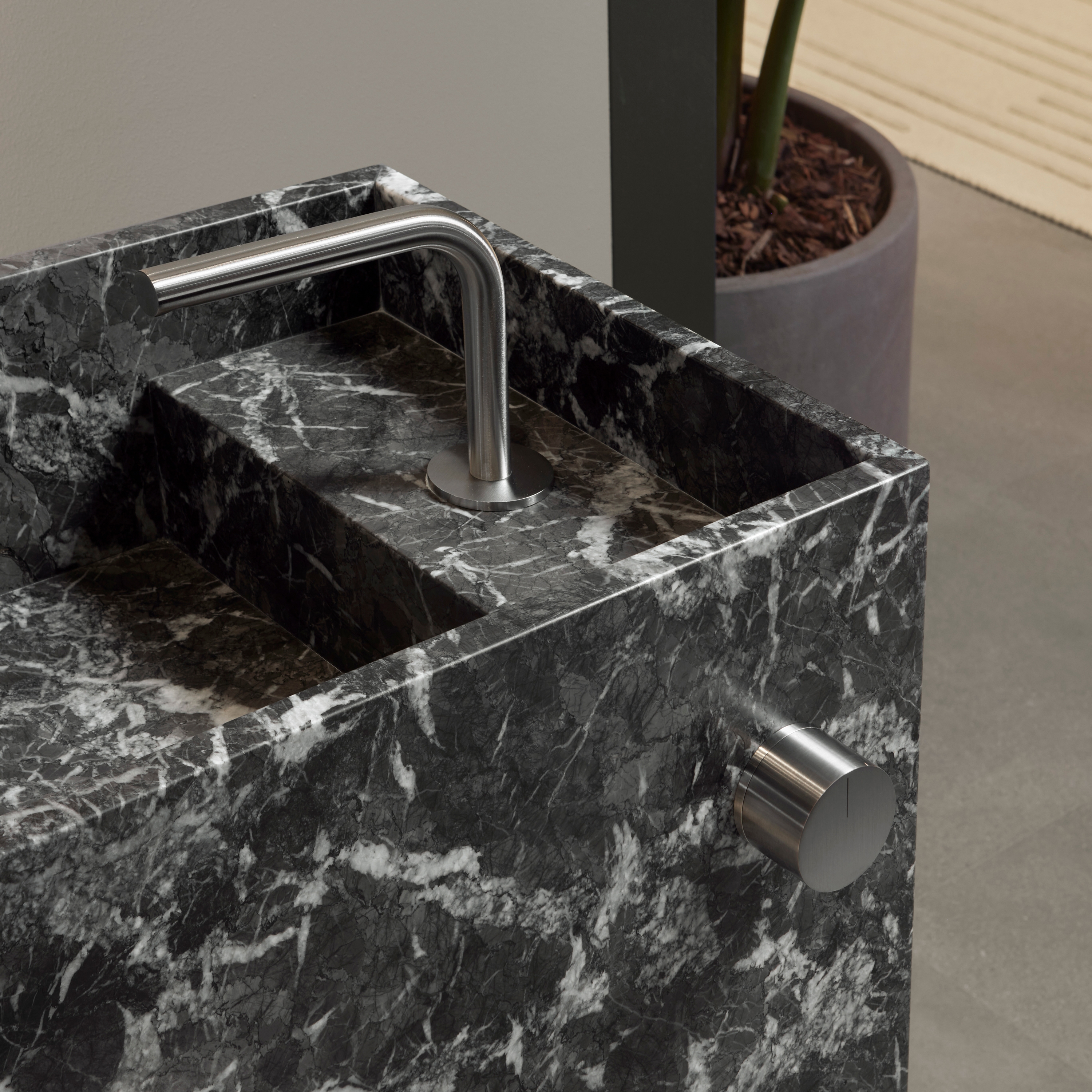 Display product Random Essentia from manufacturer antoniolupi
