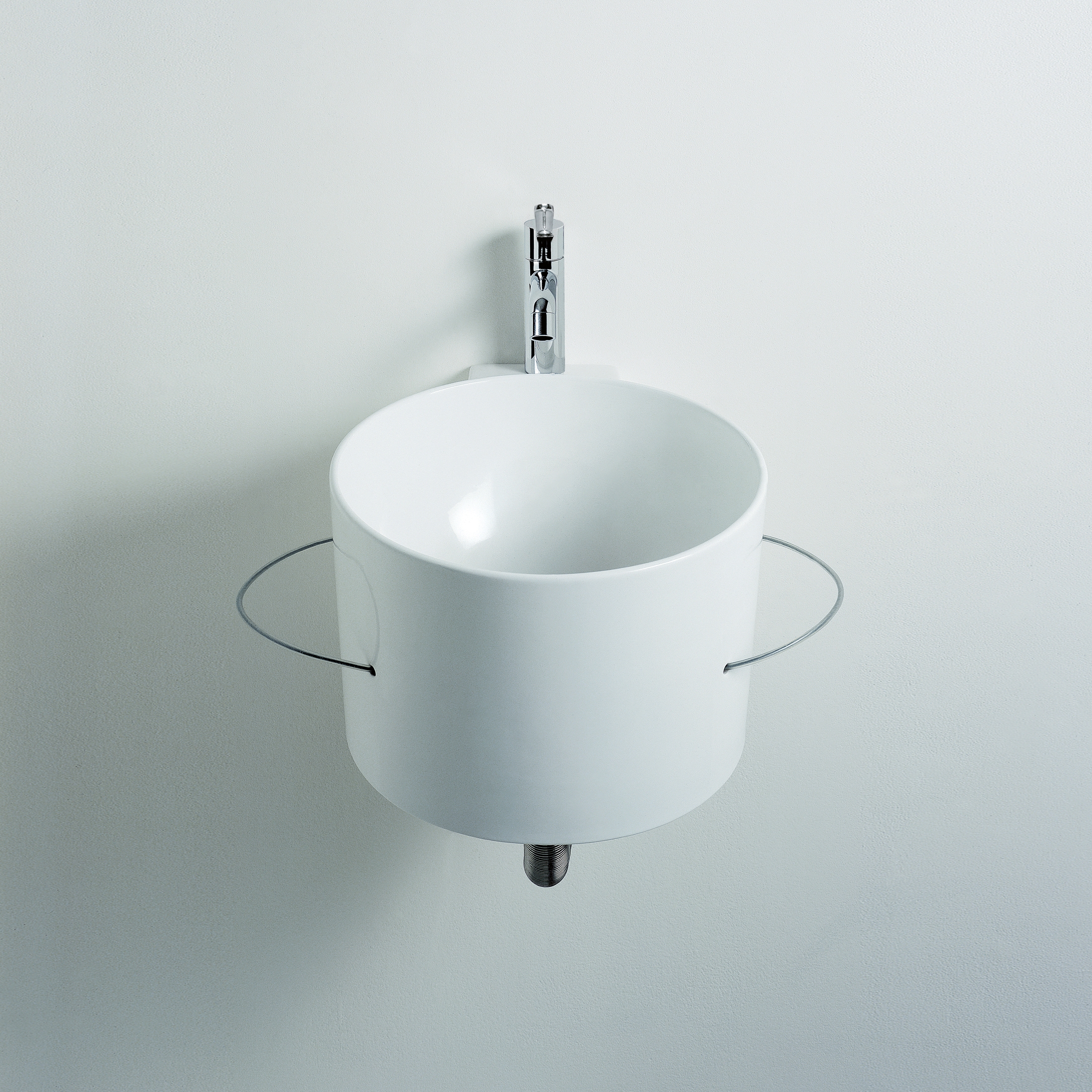 Mostra il prodotto Bucatini Lavabo - CER740 del produttore Agape