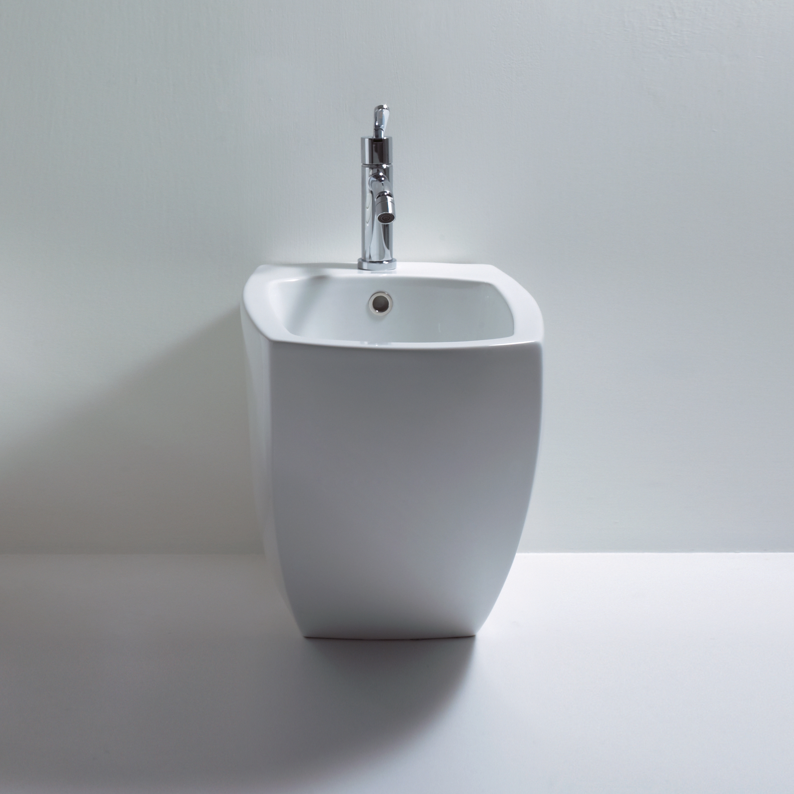 Mostra il prodotto 750 bidet del produttore Agape