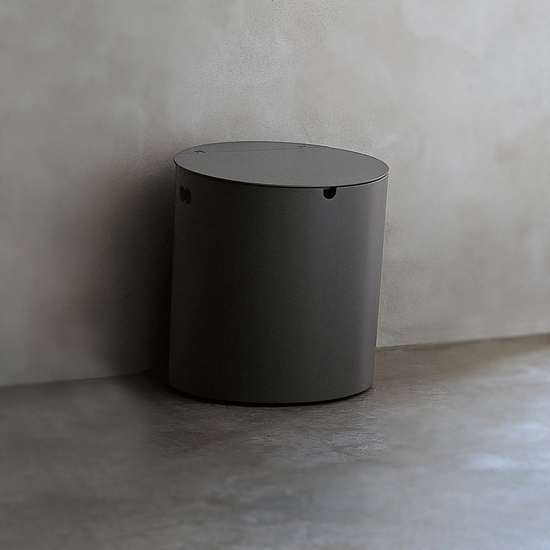 Mostra il prodotto Basket - COM510 storage bin or stool in plywood, grey del produttore Agape