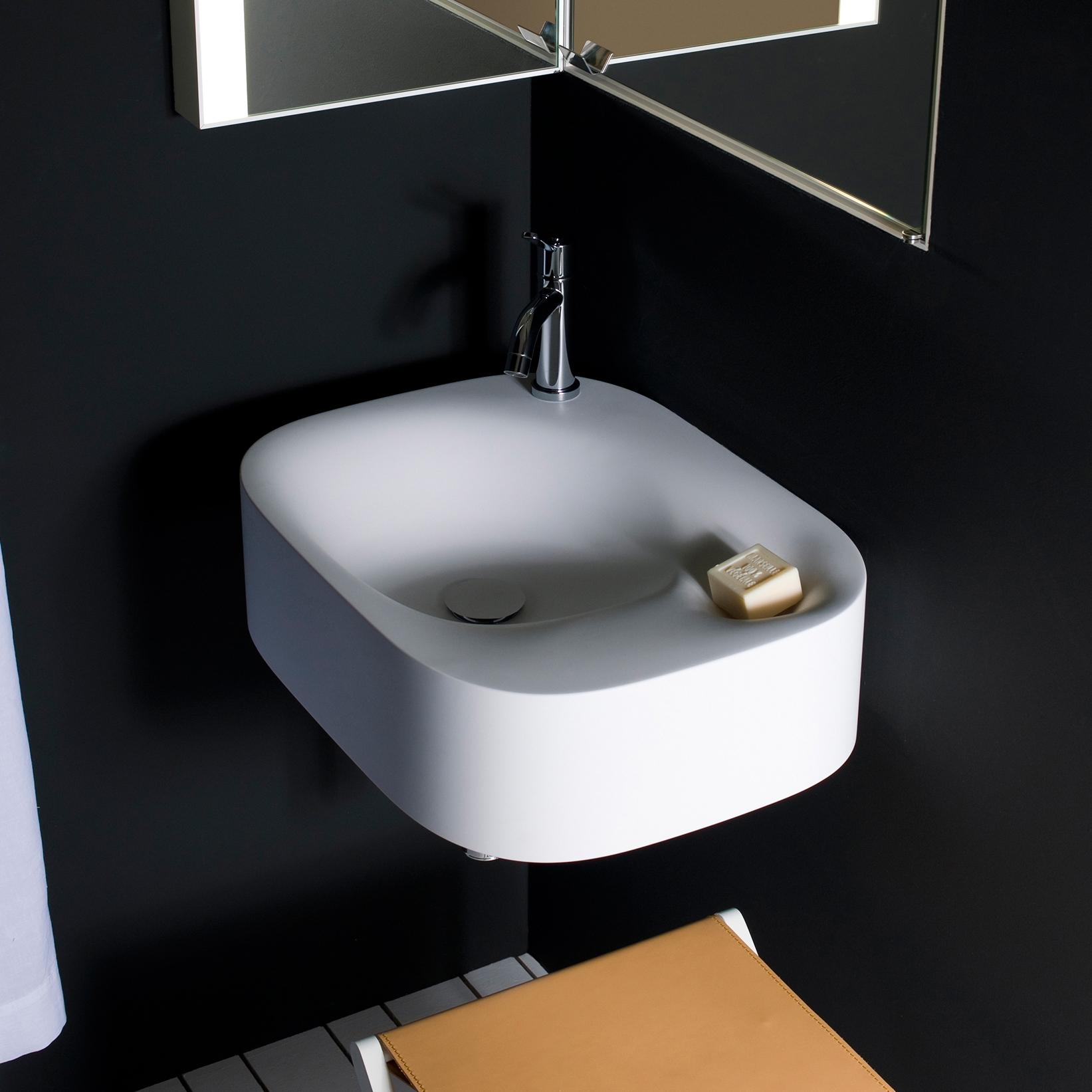 Display product Nivis from manufacturer Agape