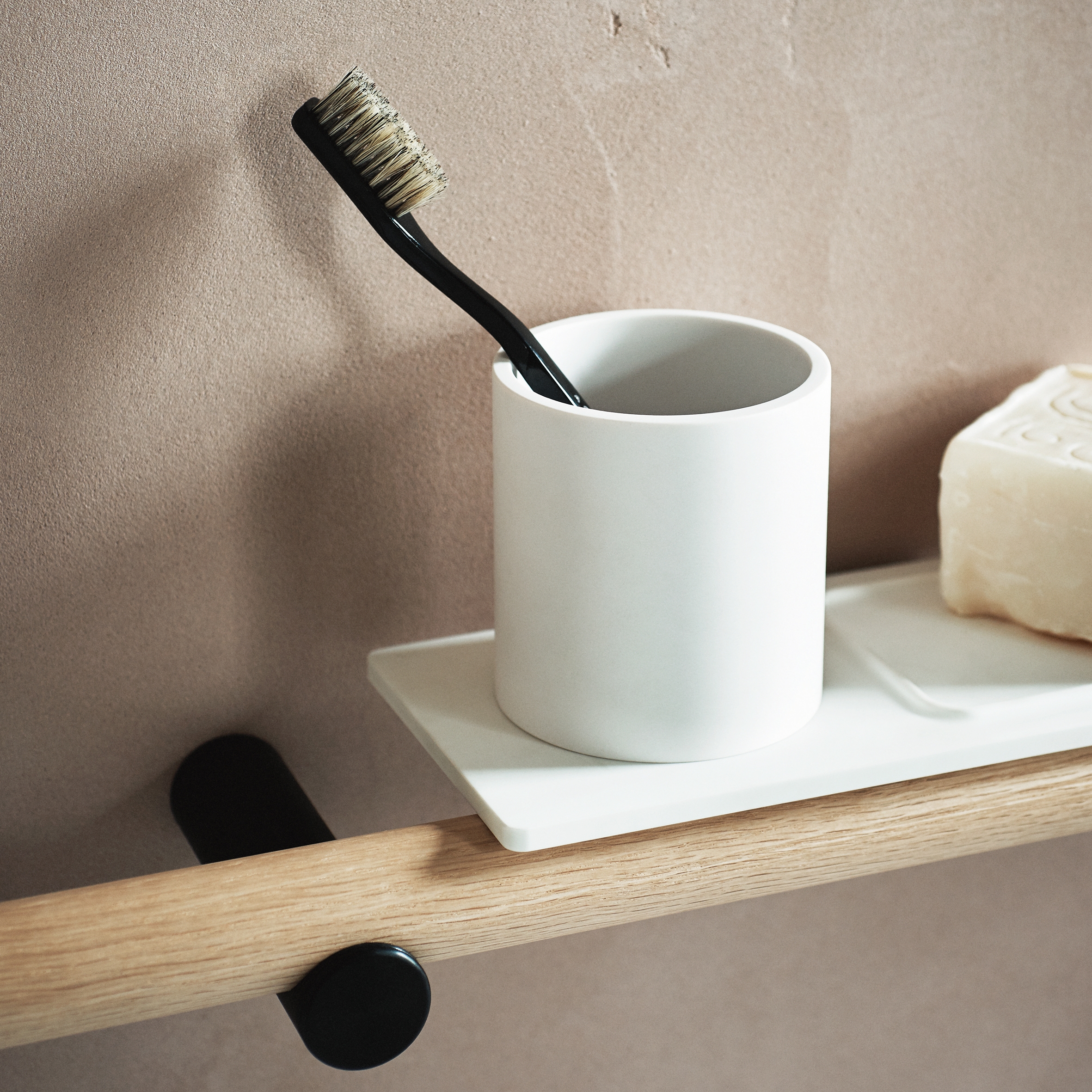 Afficher le produit Dot Line du fabricant Agape
