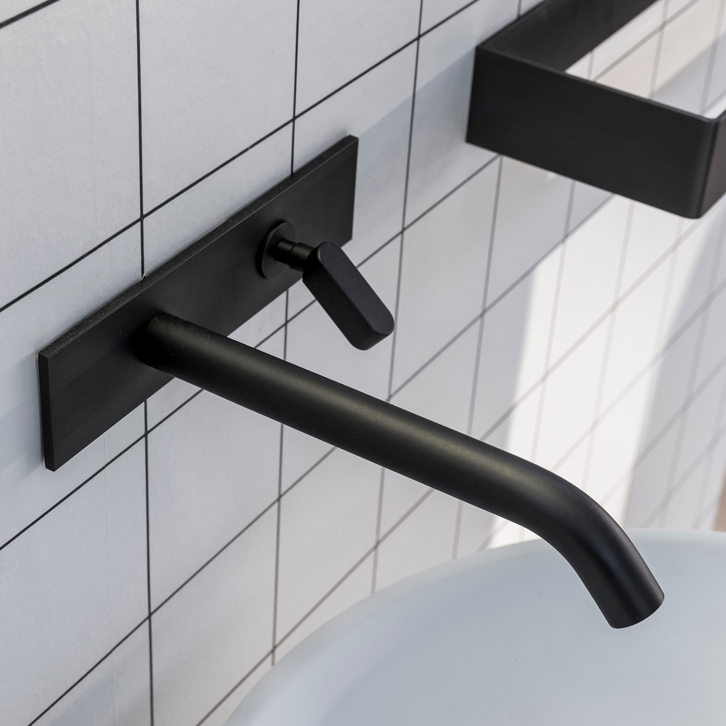 Produkt Square washbasin tap in stainless steel, wall-mounted des Herstellers Agape anzeigen