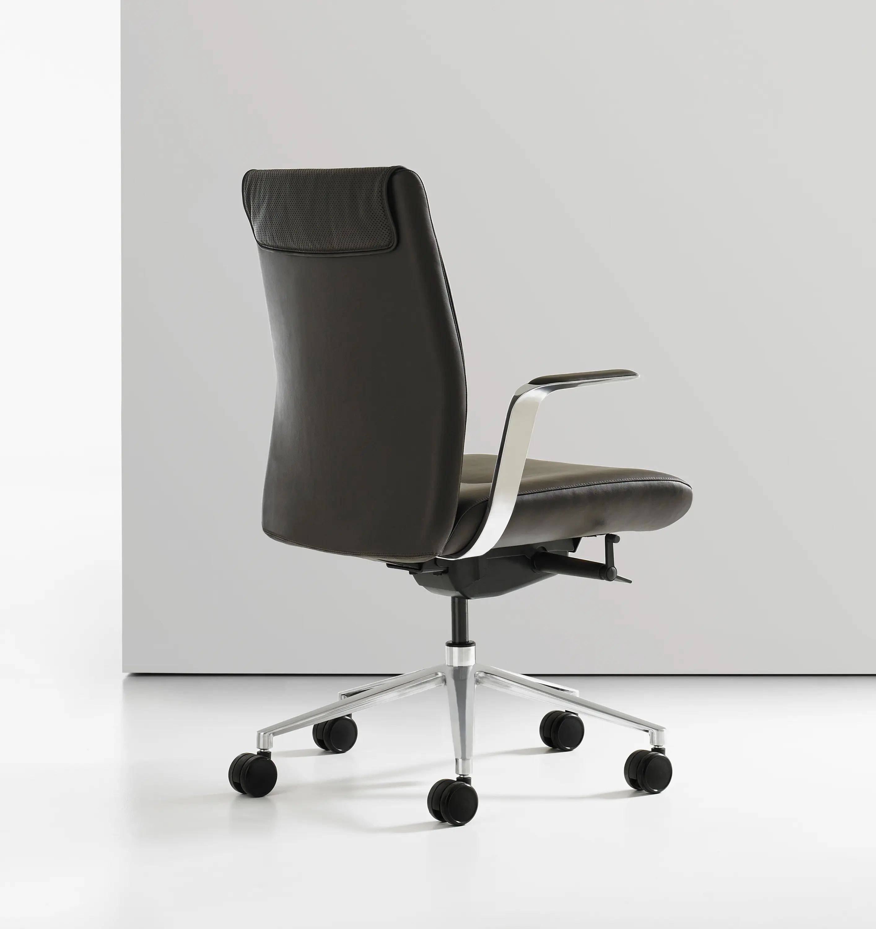 Bernhardt Design - Alta Mid Back