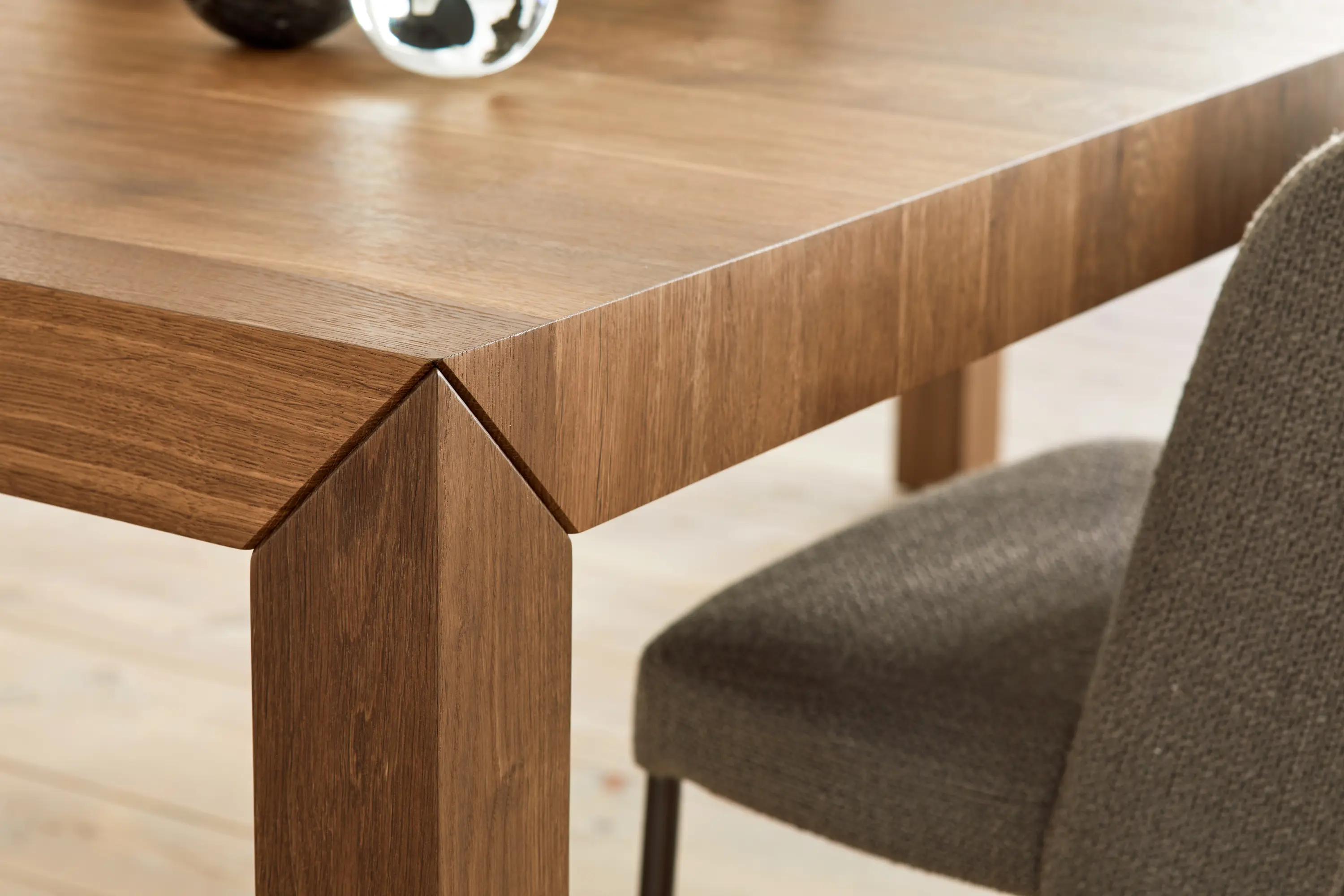 more - Volta | table