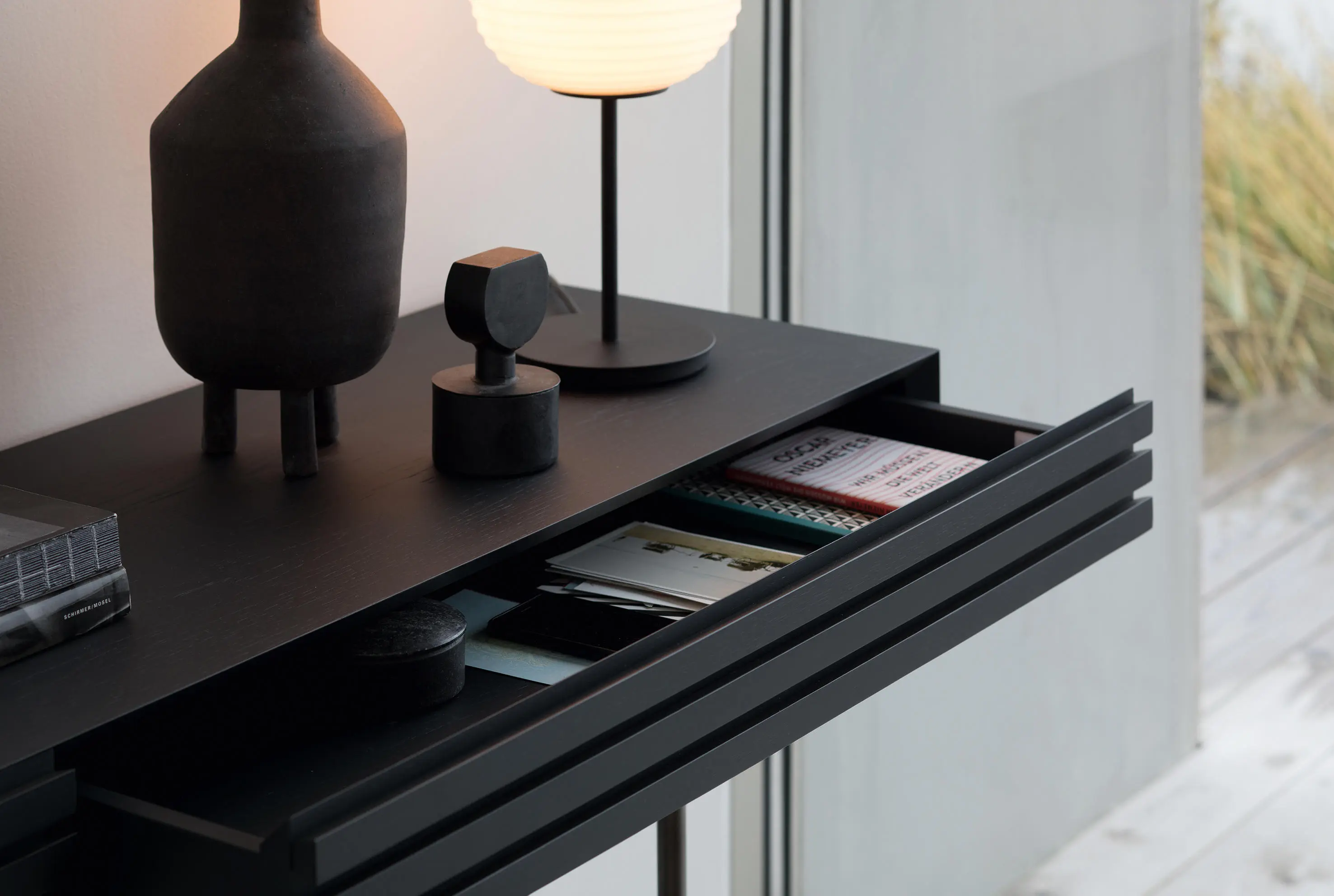 more - Harri | console