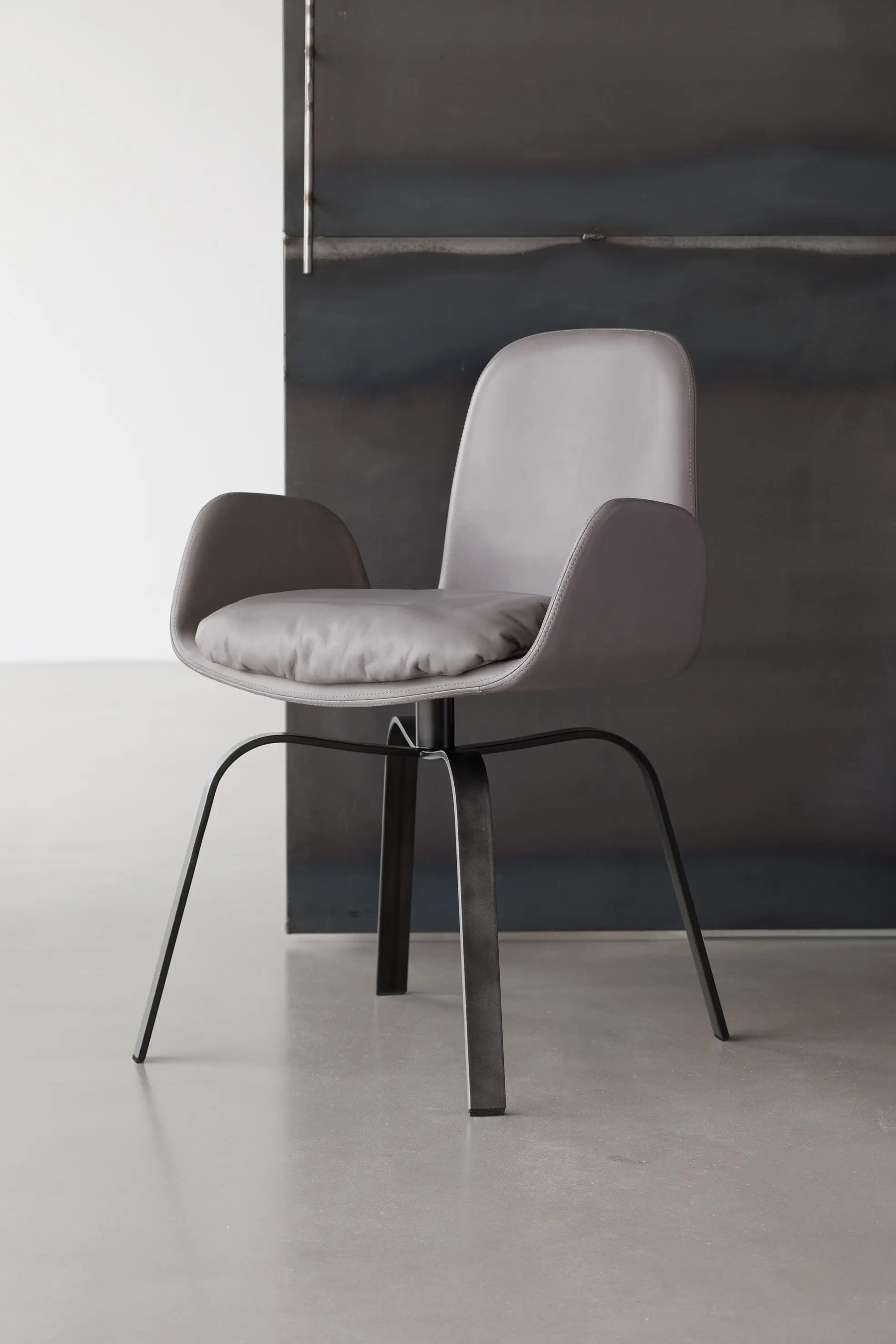 more - Pec | chair