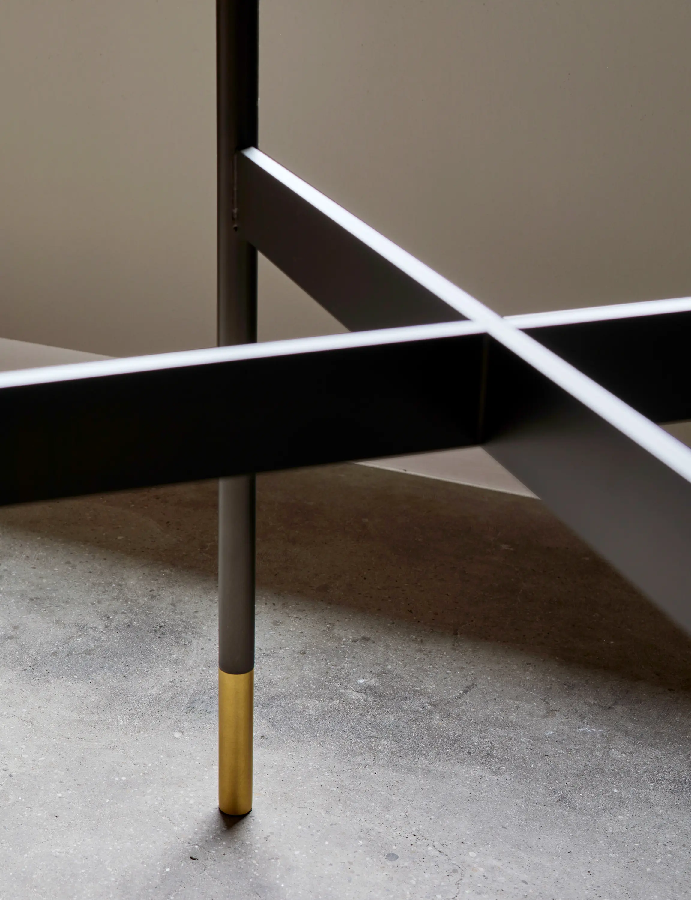 more - Harri | table