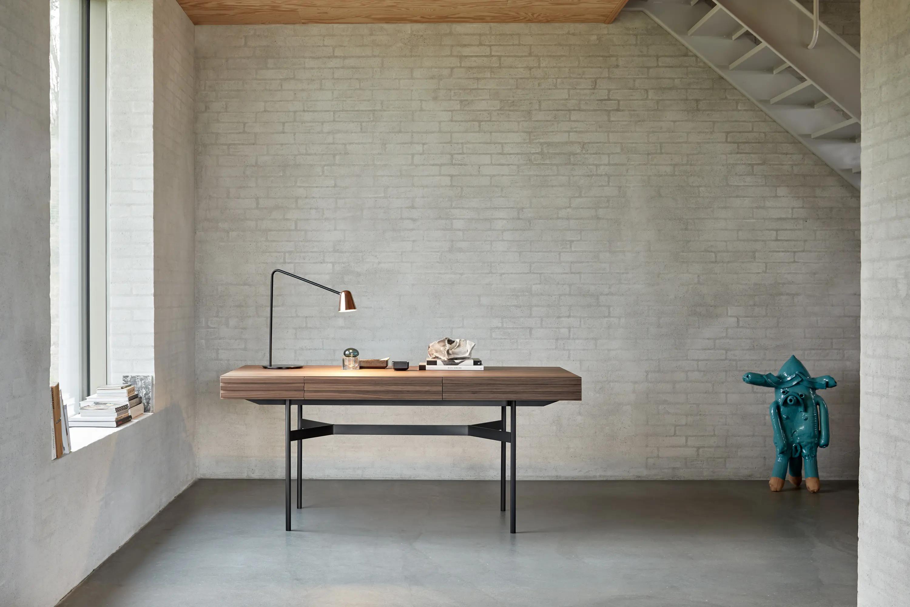 more - Harri | Desk