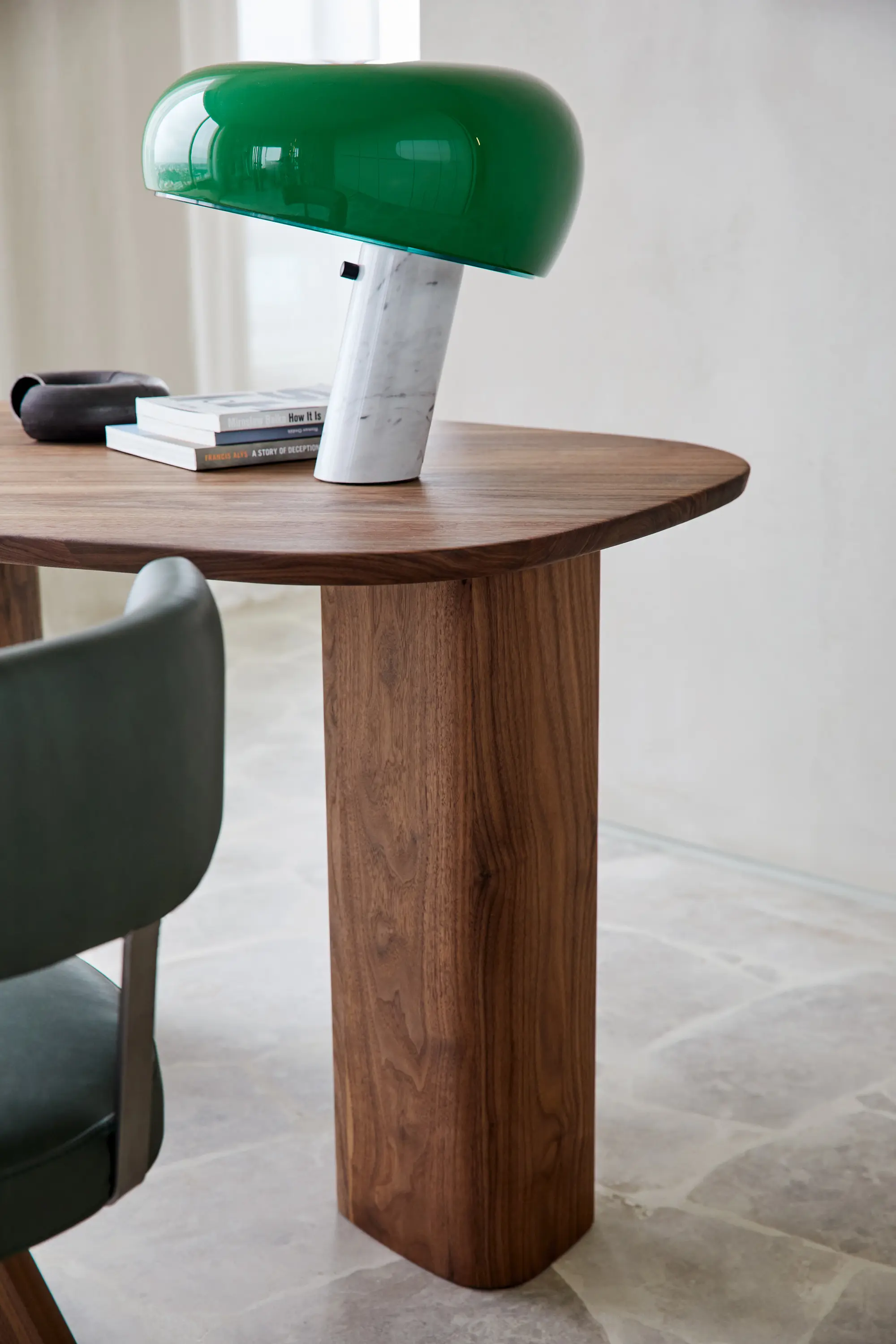 more - Oso I writing desk