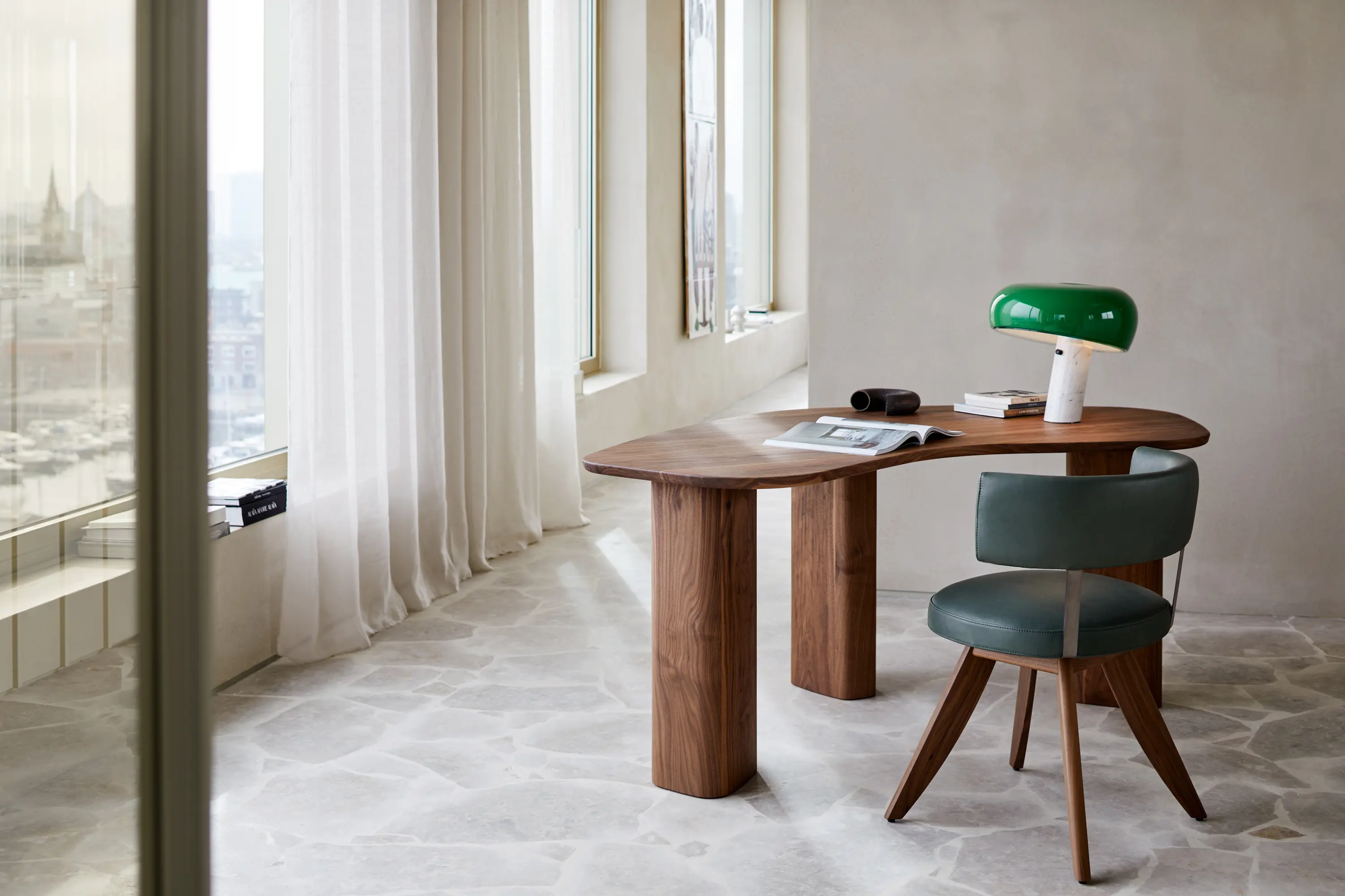 more - Oso I writing desk