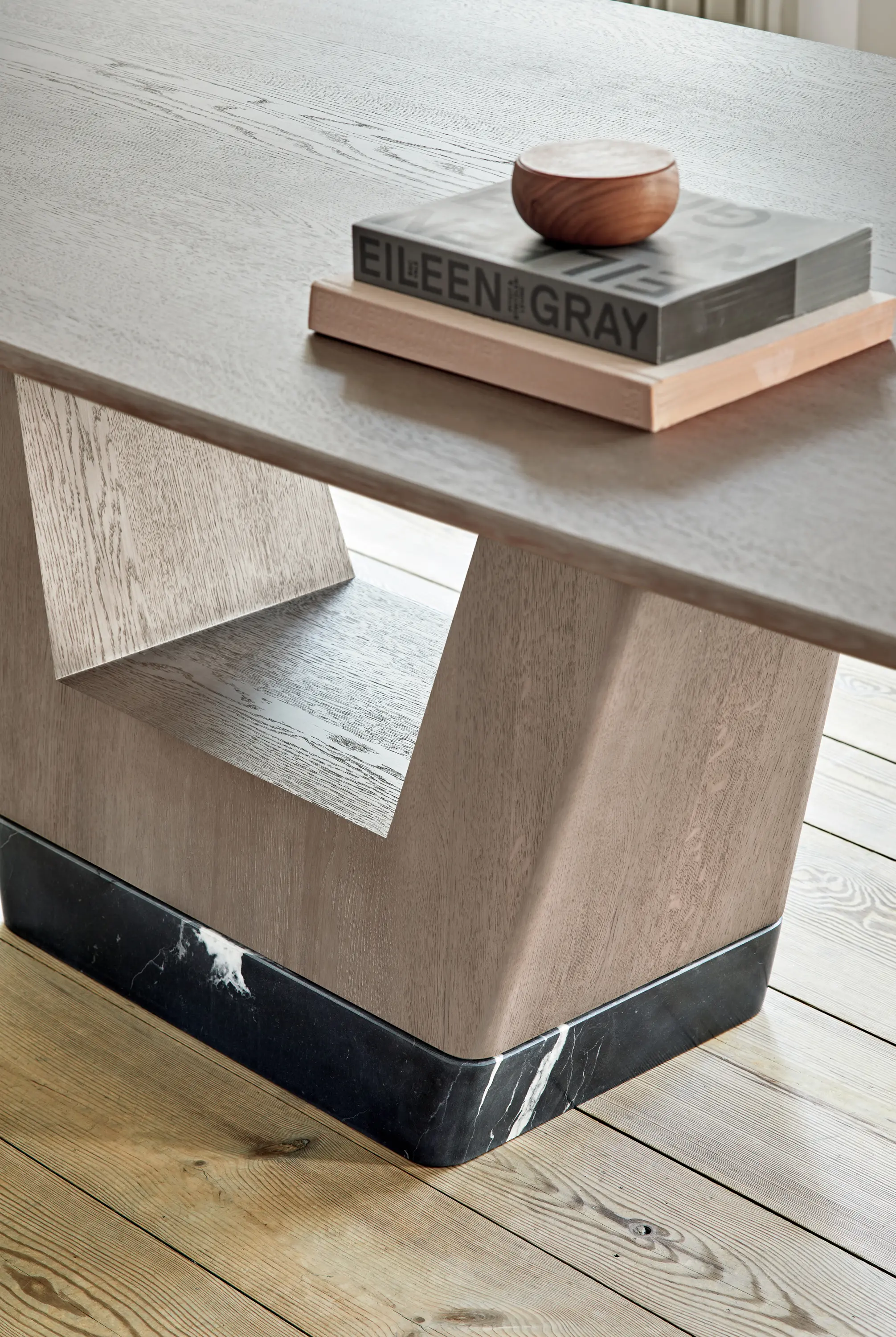 more - Vigo I table