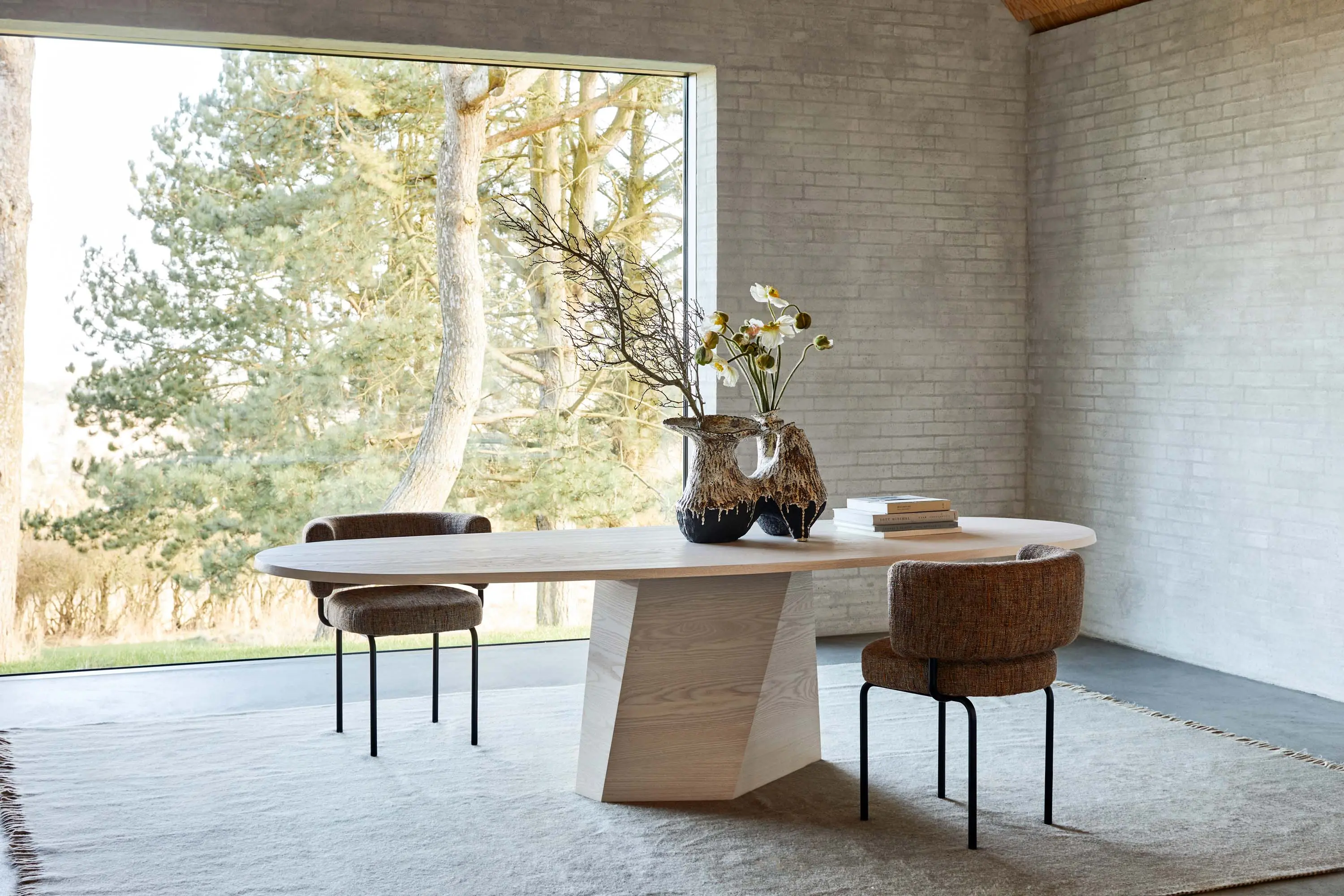 more - Varan I table centre food