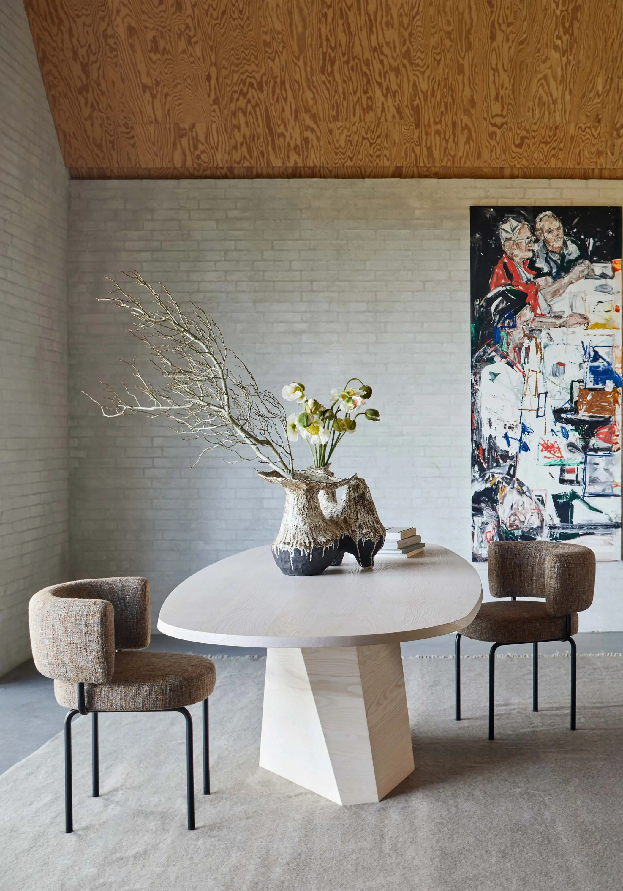 more - Varan I table centre food