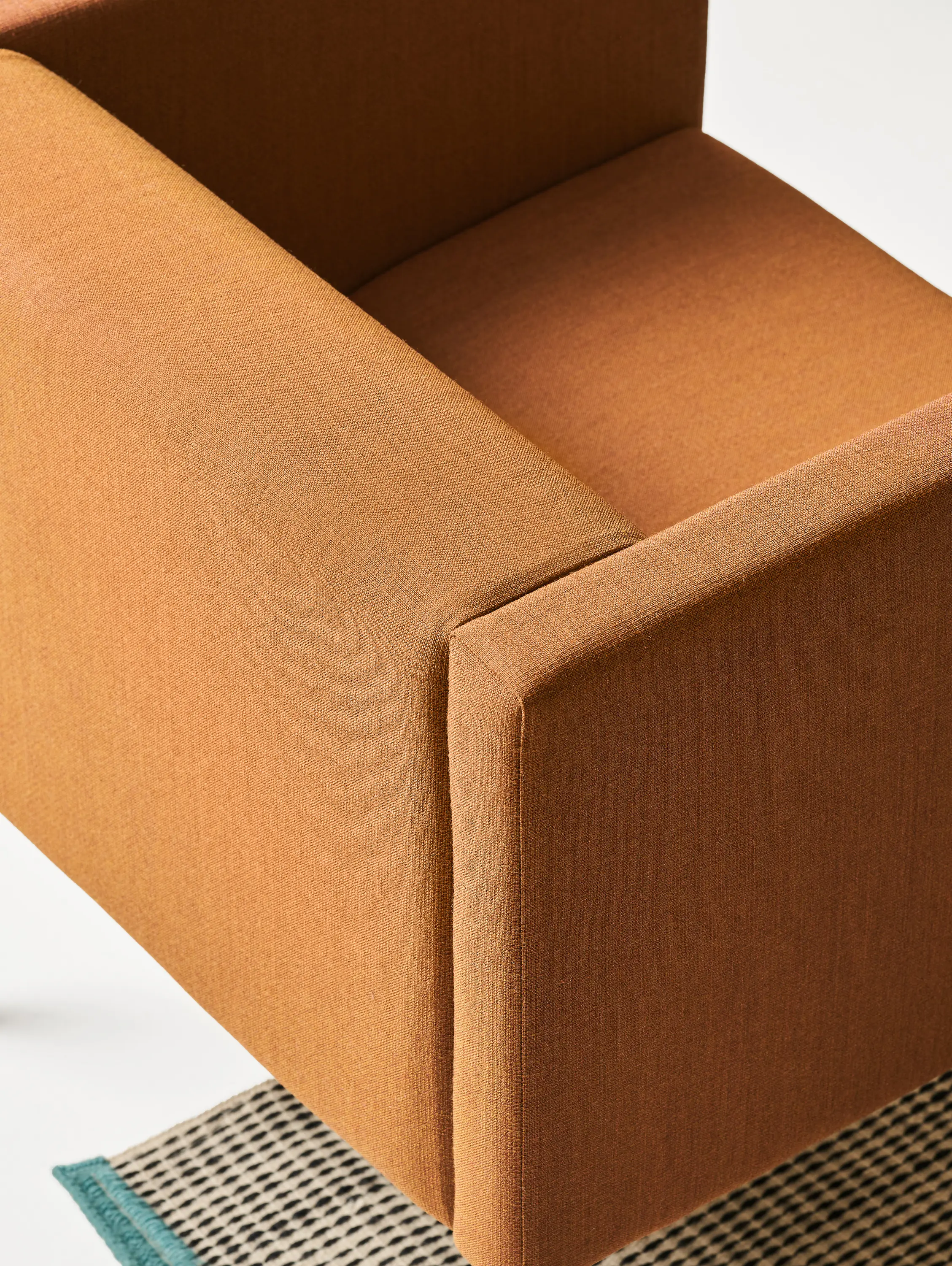 viccarbe - Brix - wide armrest with sidetable
