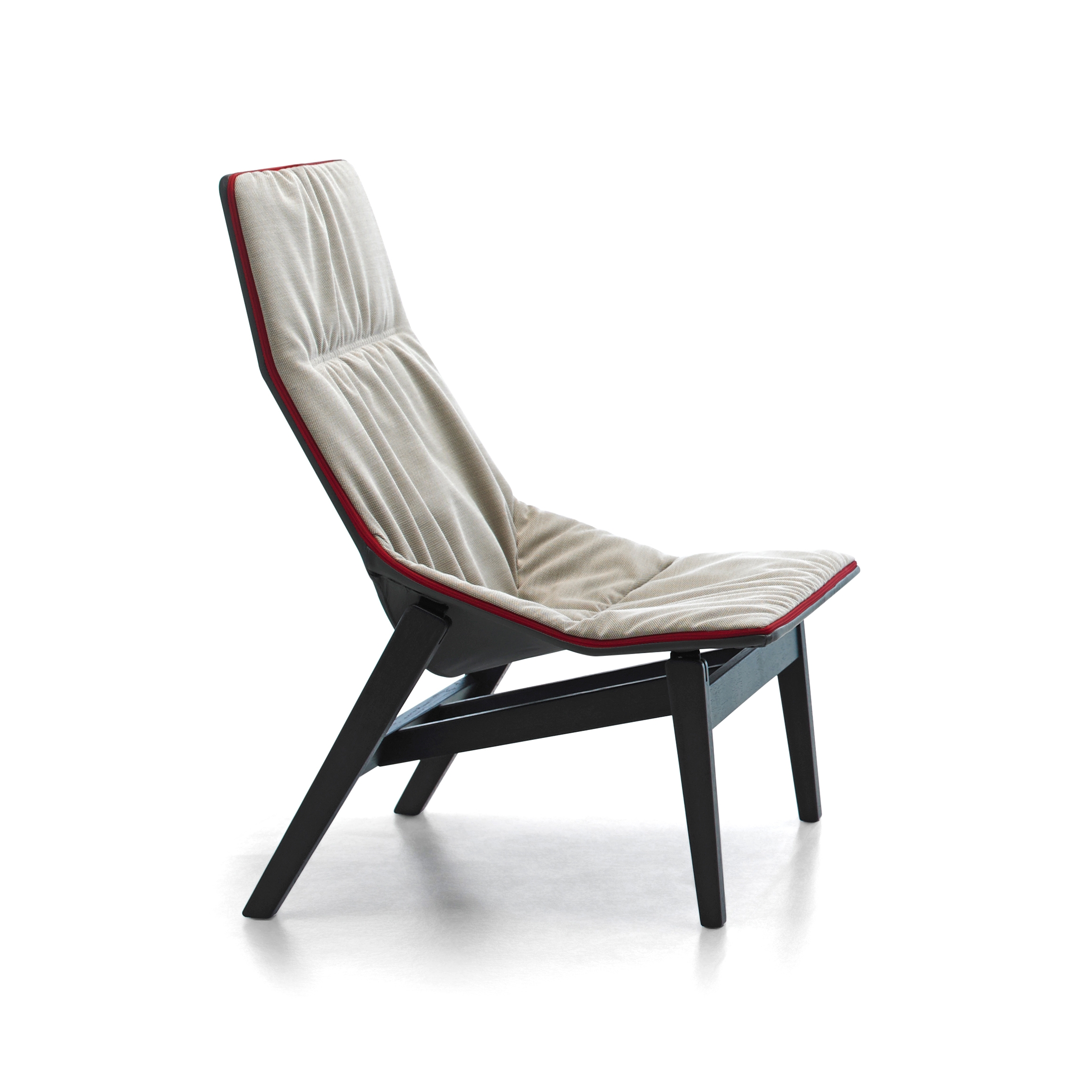 Display product Ace lounge with wooden base from manufacturer viccarbe