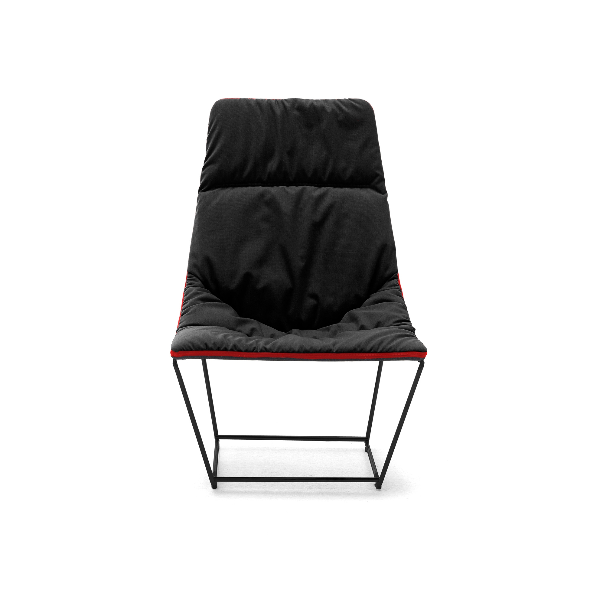 Display product Ace lounge with metal base from manufacturer viccarbe