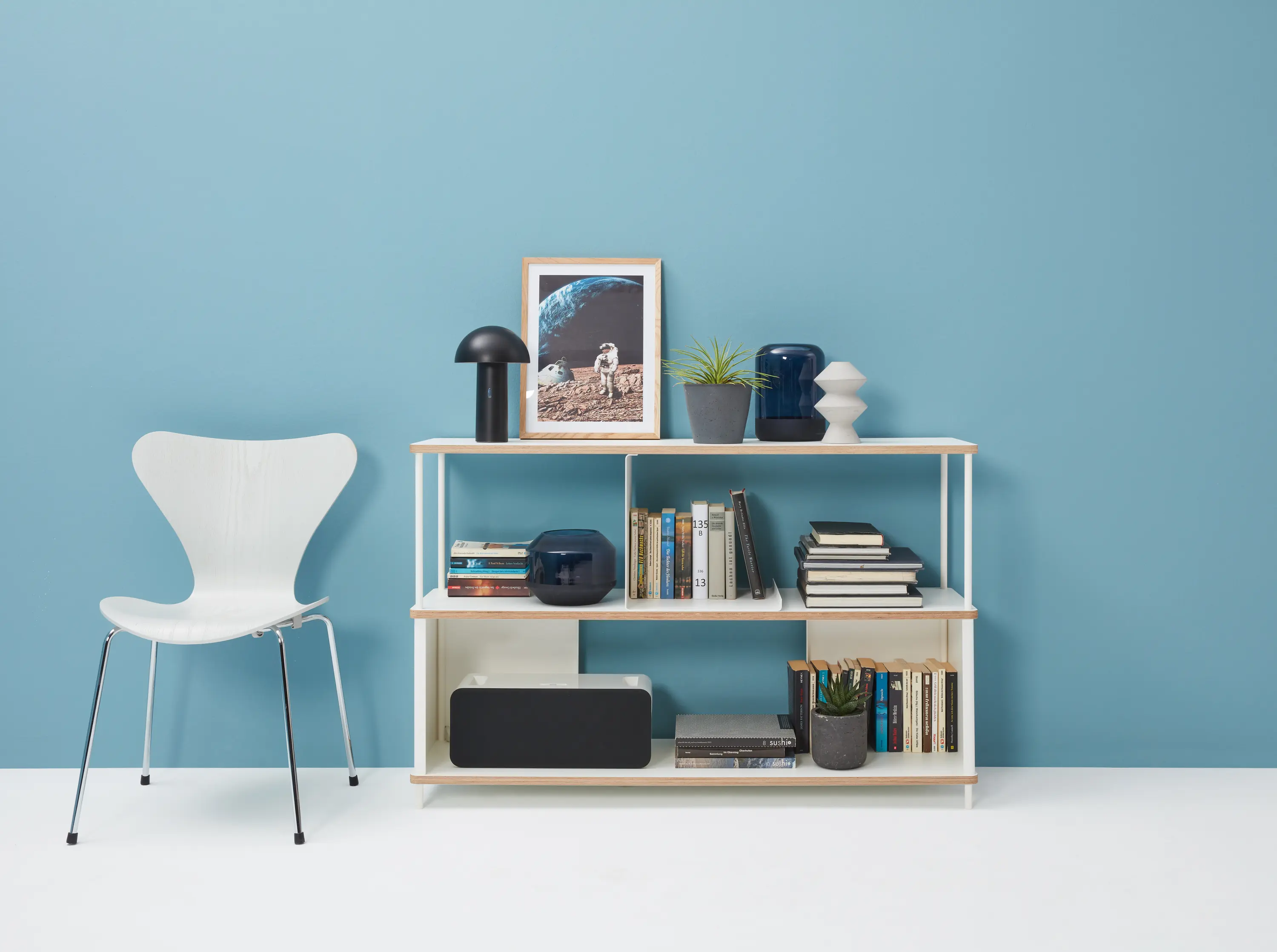 Müller small living - Pal shelf
laquered in 20 colours
120 cm width