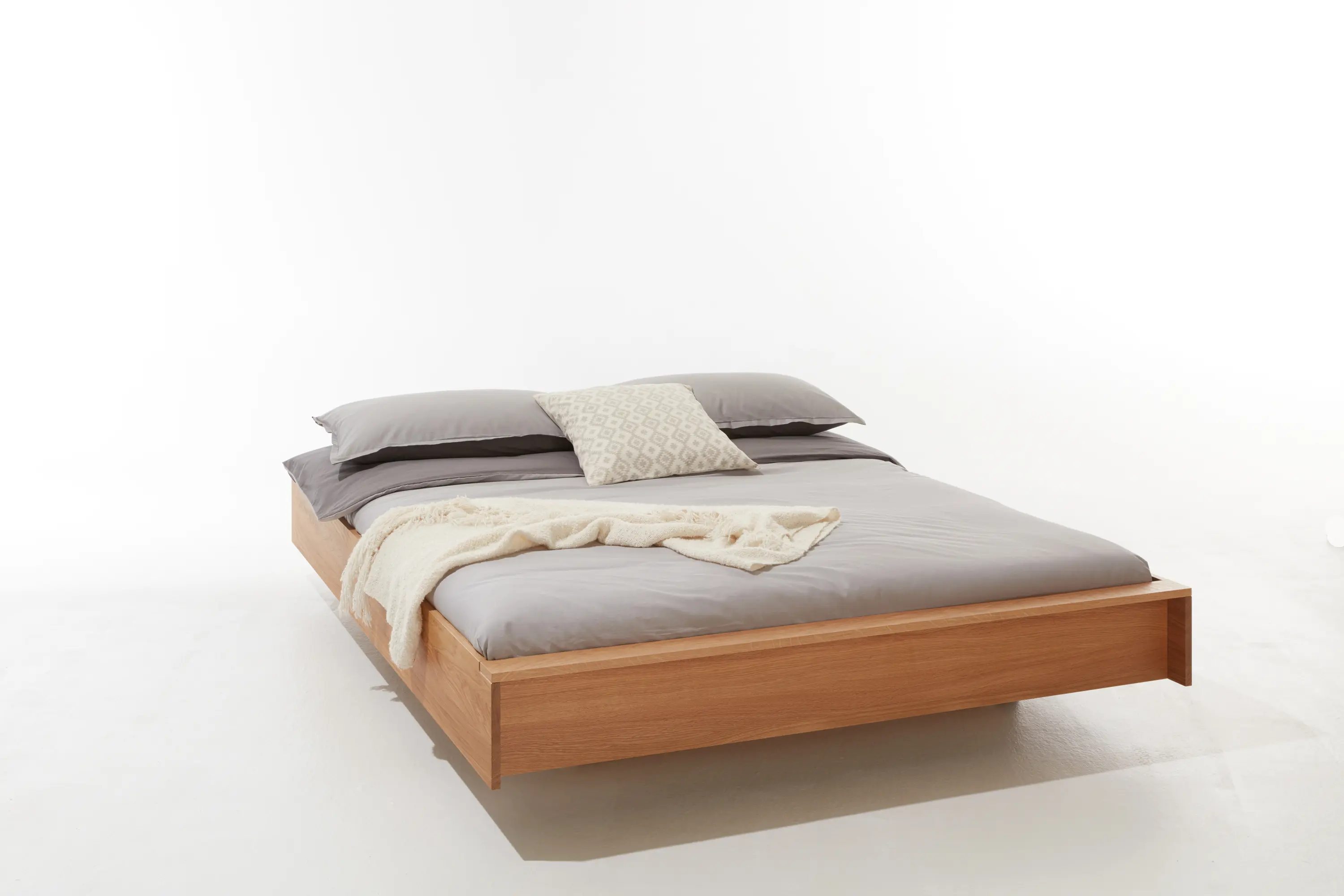 Müller small living - Flai Bed solid oak