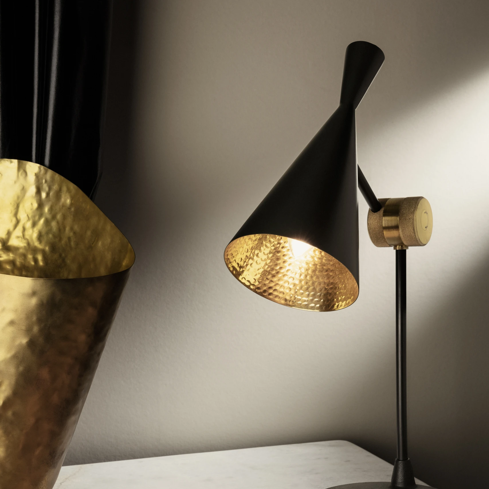 FLOOR & TABLE LIGHTS