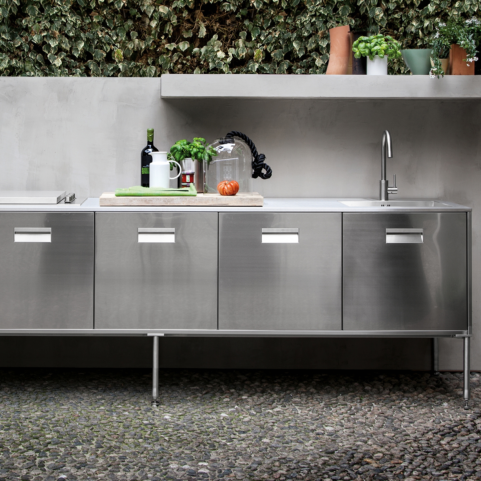 Display product Artusi linear outdoor from manufacturer Arclinea