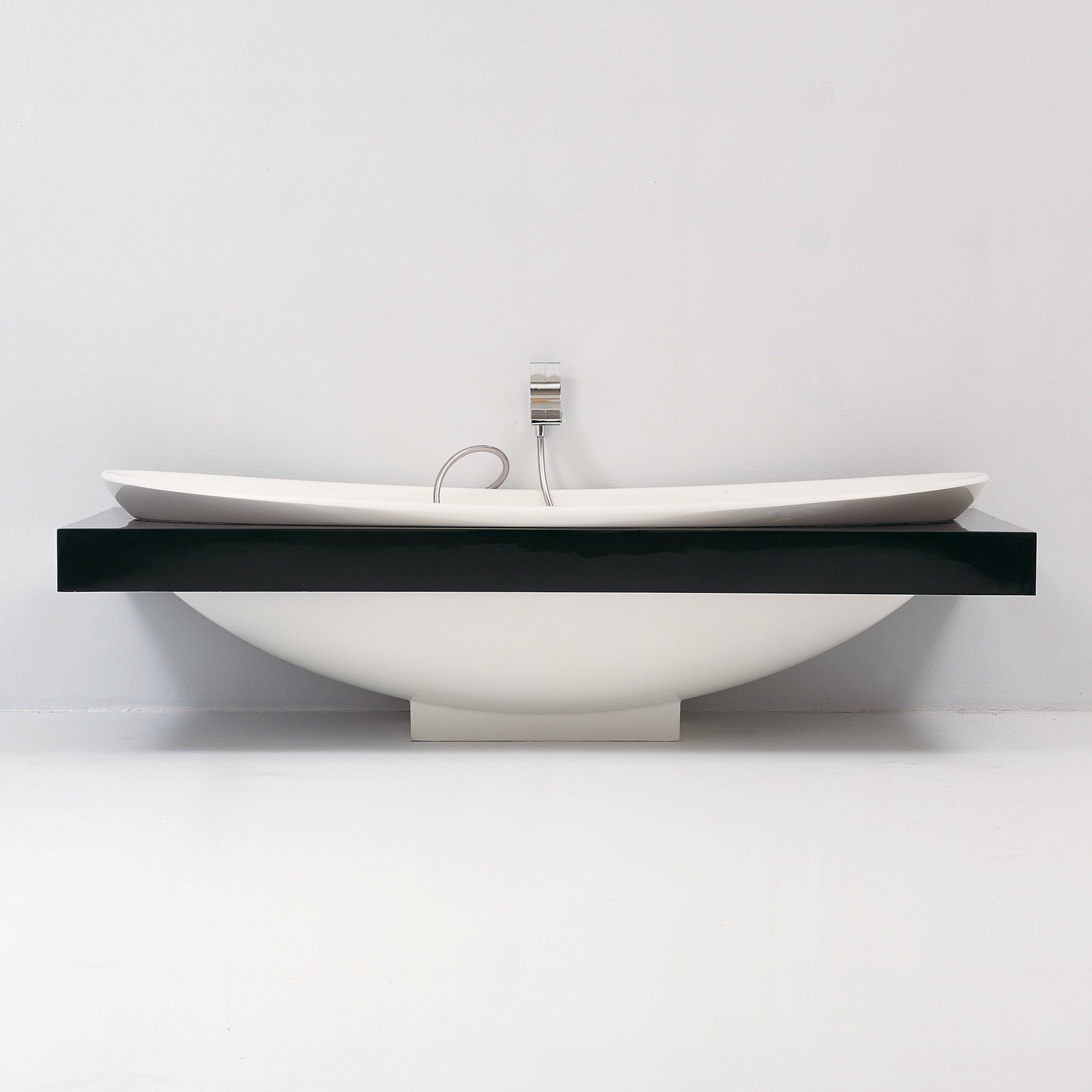 Produkt IO bath-tub des Herstellers Ceramica Flaminia anzeigen