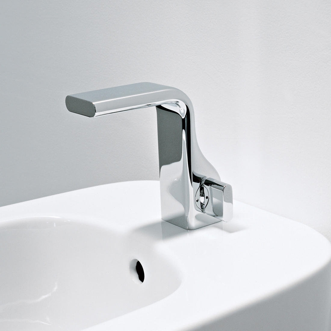 Vertoon produk Noke’ mixer van vervaardiger Ceramica Flaminia