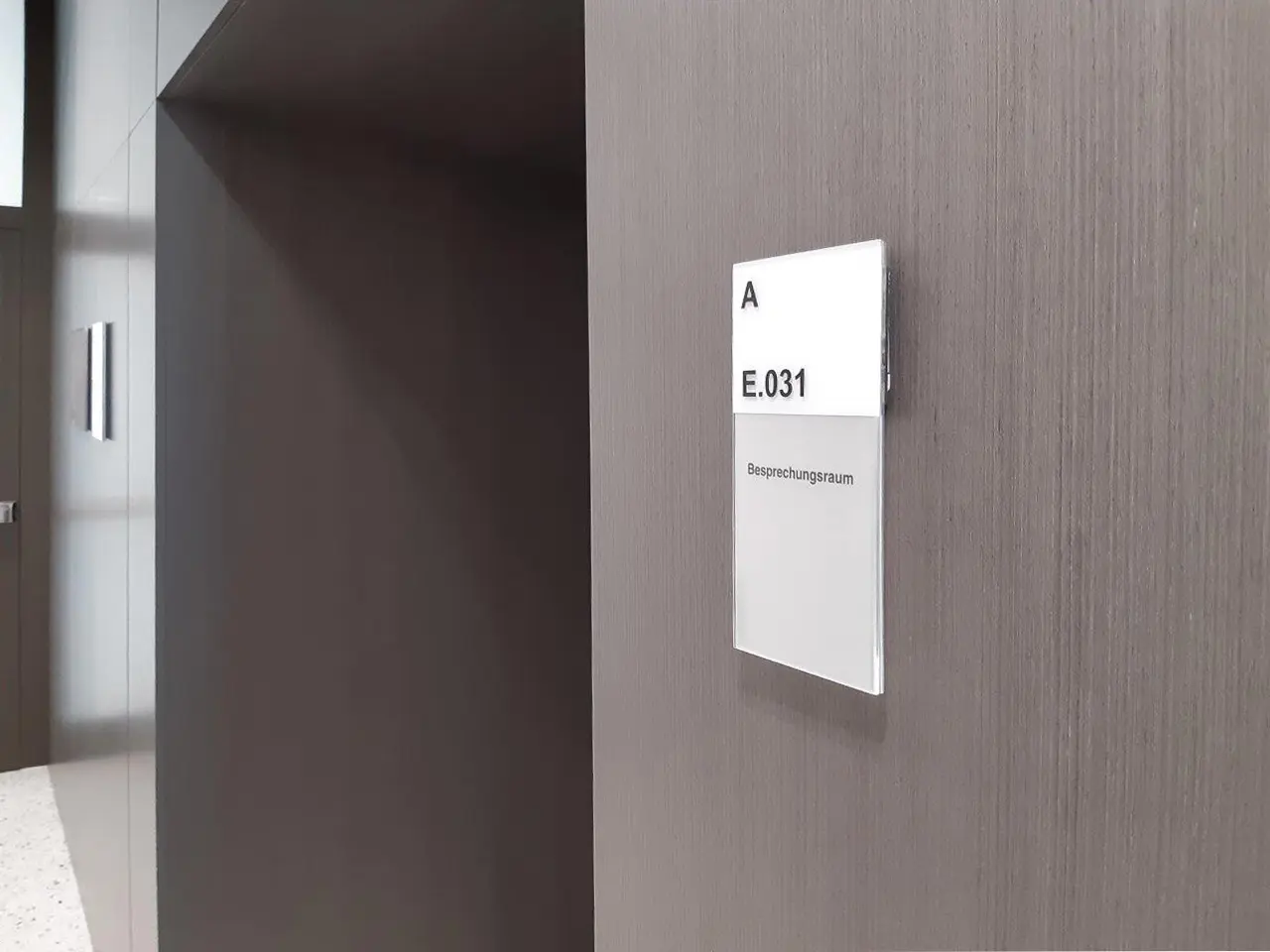 Meng Informationstechnik - Doorplate glass PVT