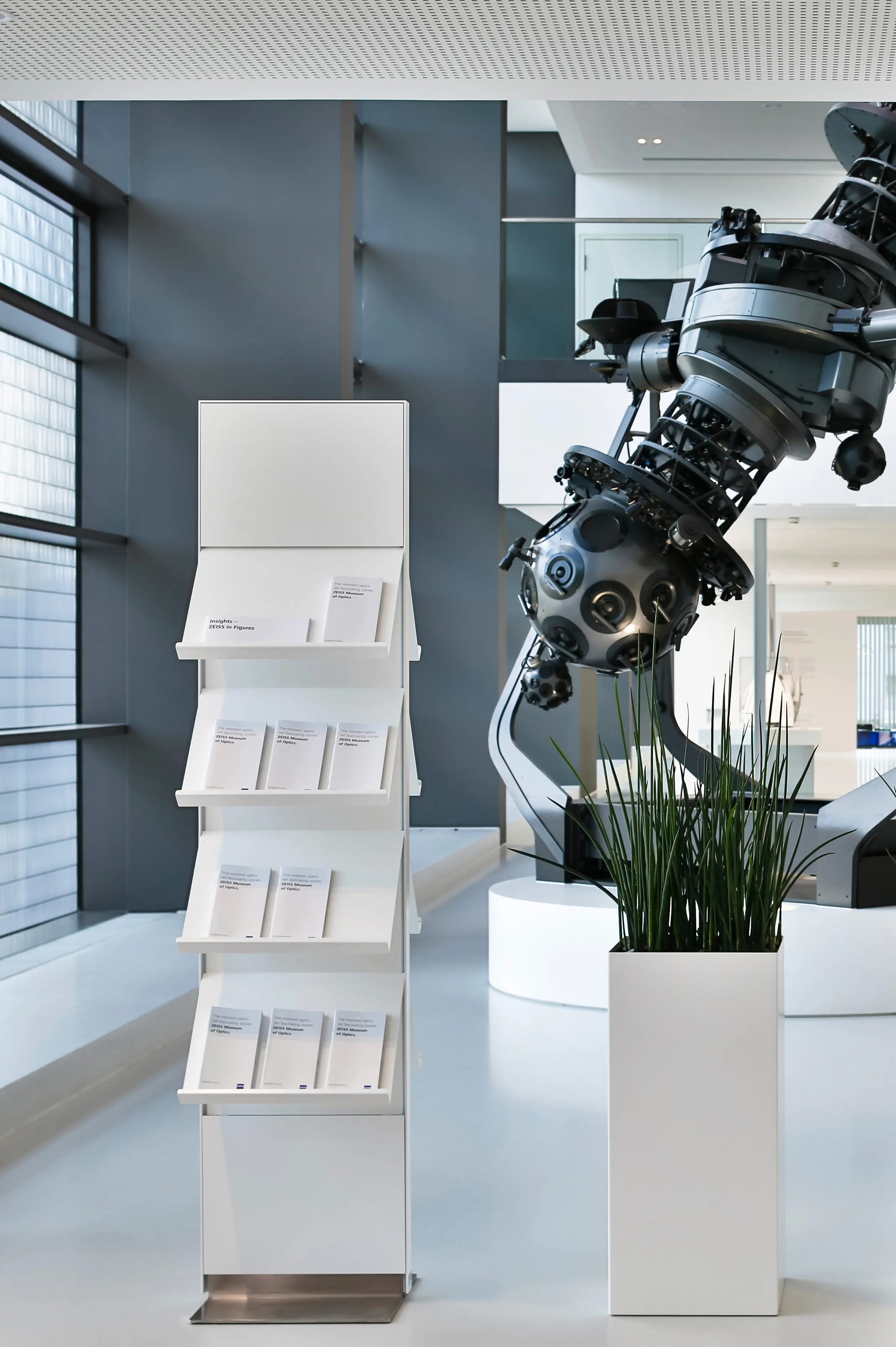 Meng Informationstechnik - Prospektständer QMT