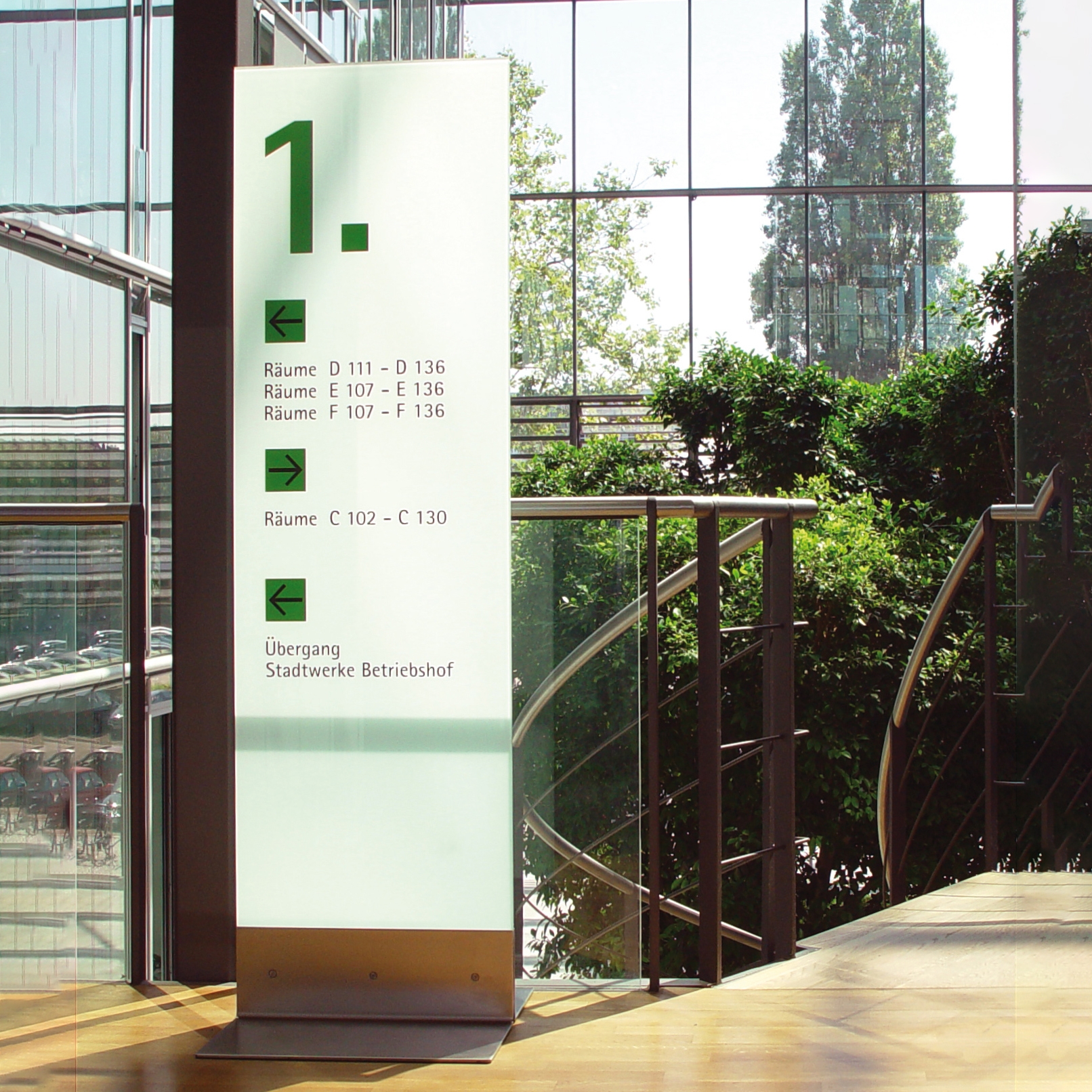 Mostra il prodotto Overview glass freestanding TM del produttore Meng Informationstechnik
