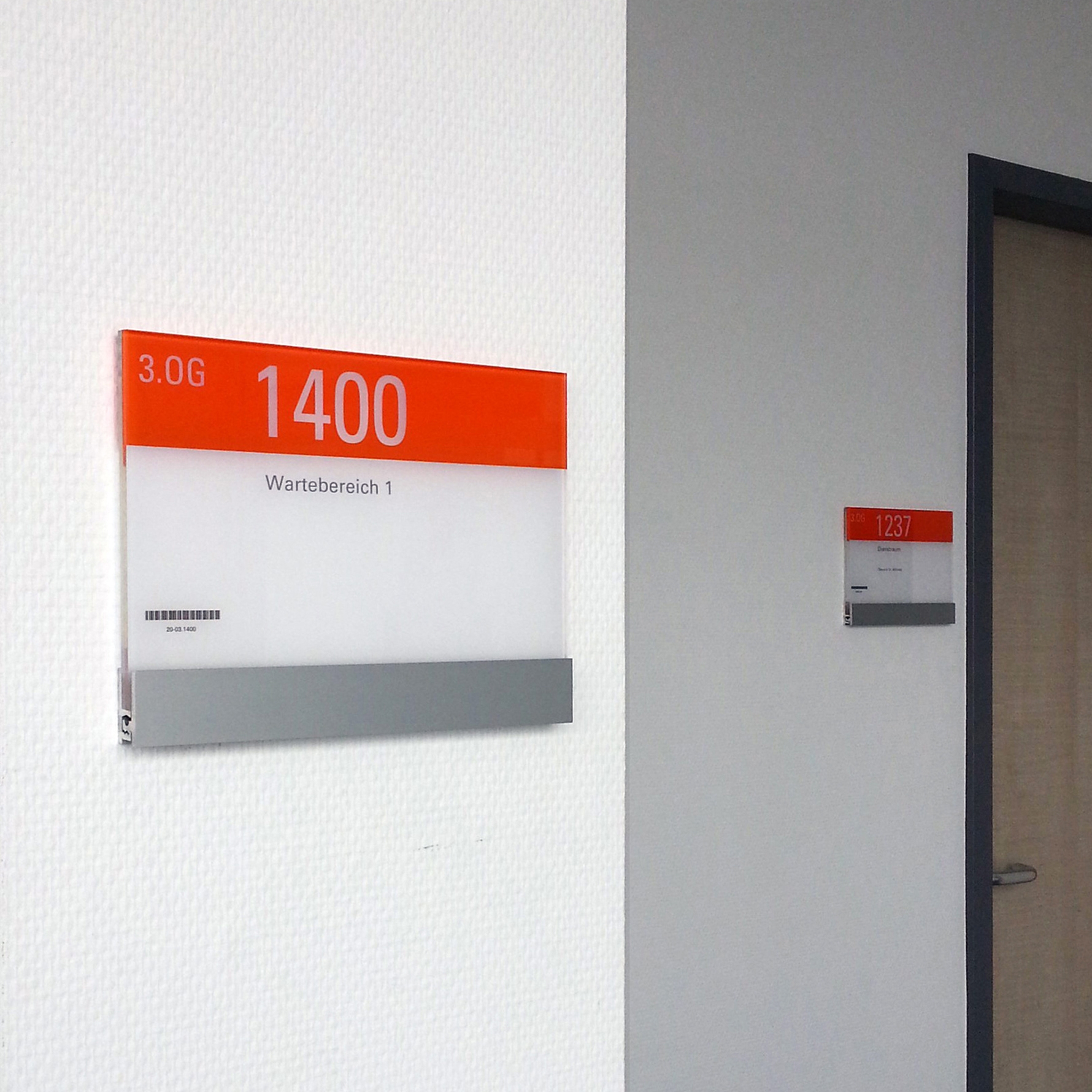Afficher le produit Signpost glass wall mounted TNW du fabricant Meng Informationstechnik