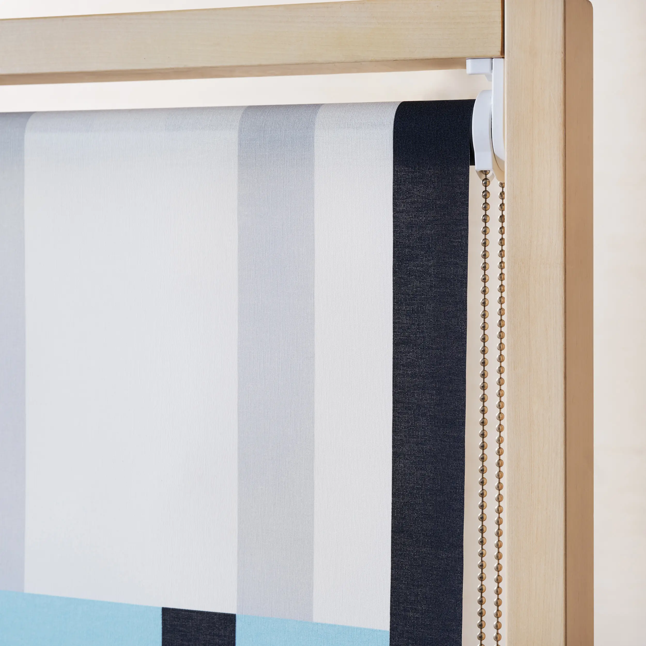 Ann Idstein - Roller Blinds | Chain command